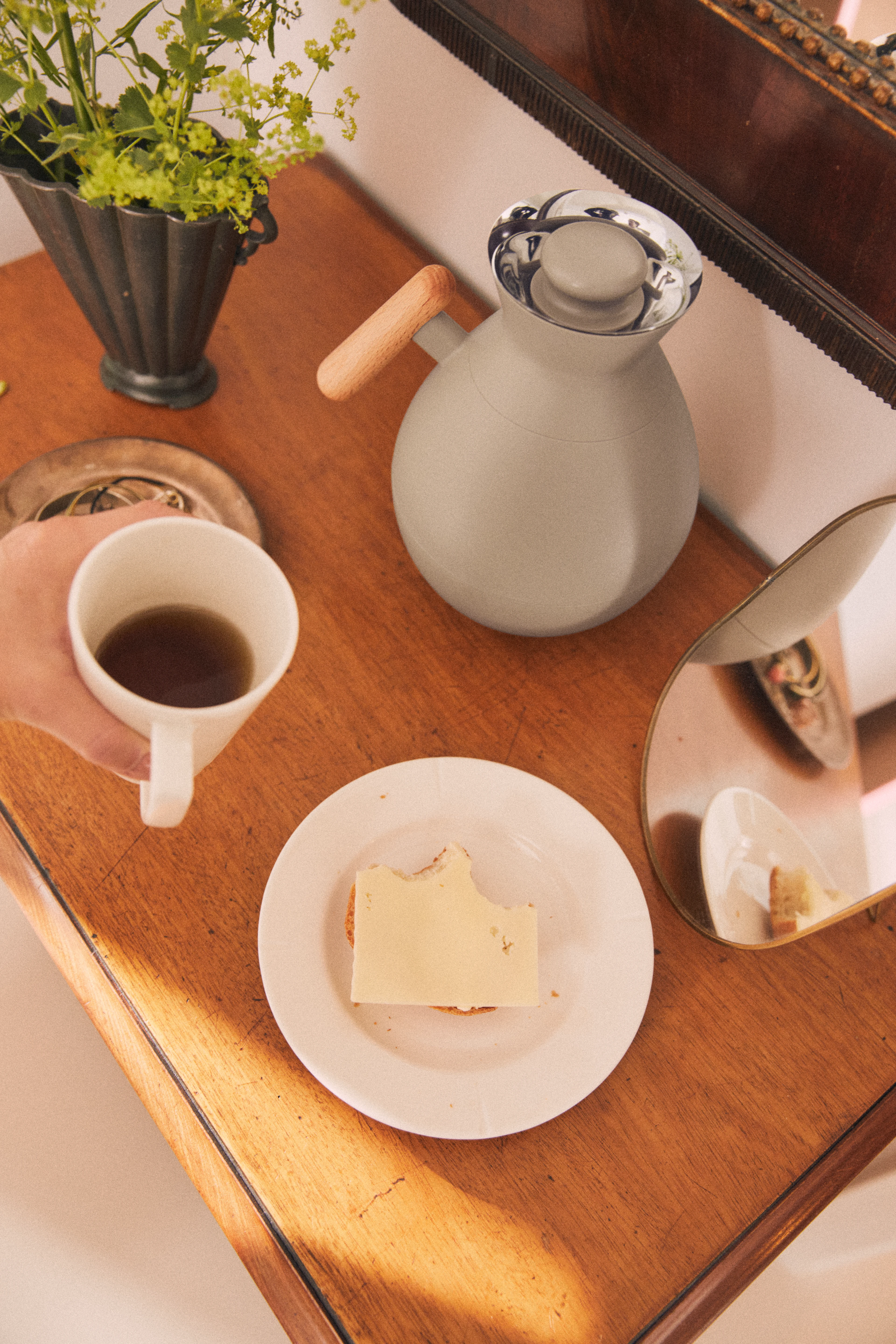 Stay warm termokande rund 1,0 l fra Rosendahl i farven Sand, lavet af Plastik