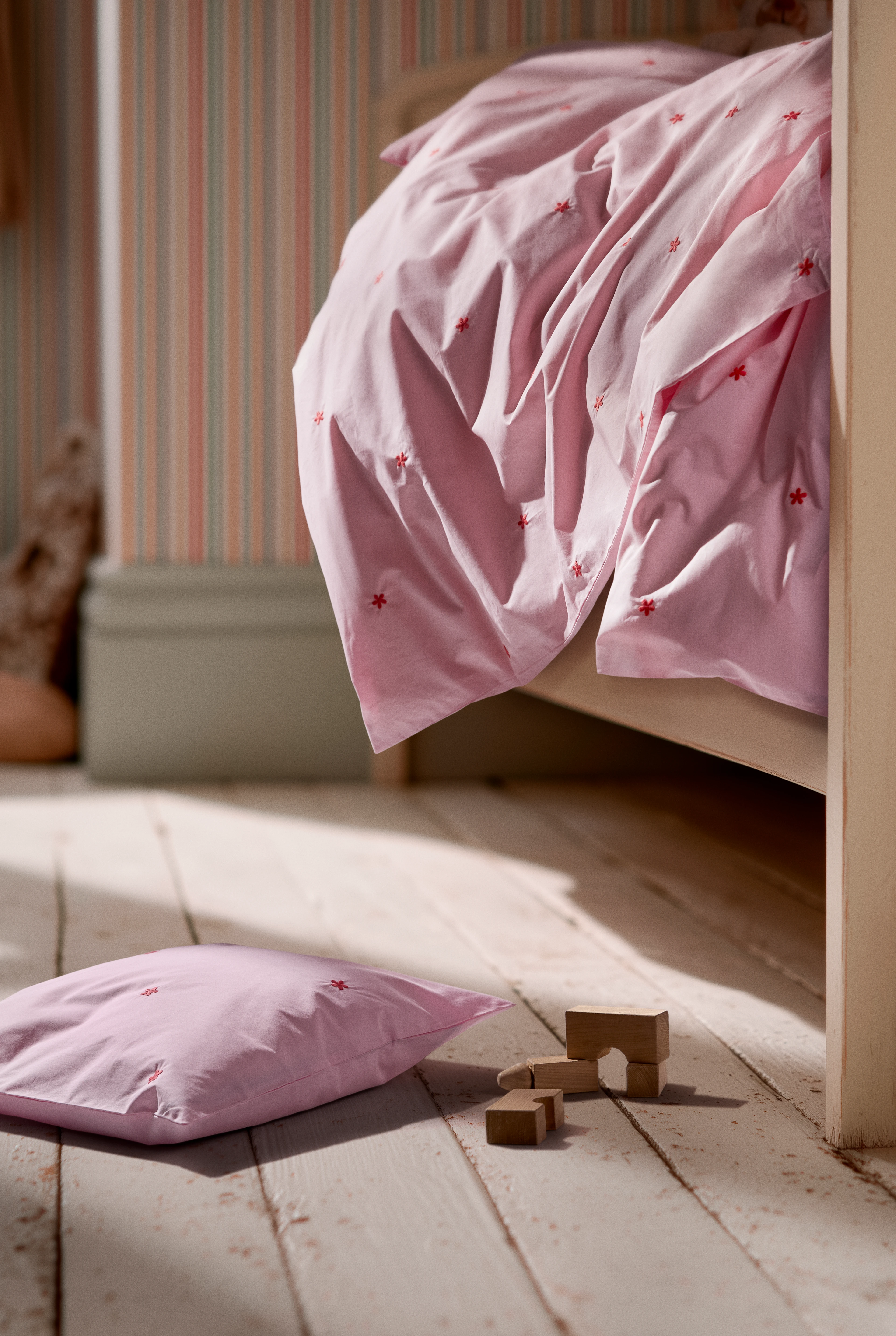 Junior Bed linen 100x140 cm from JUNA in Pink/Red color, made of Cotton