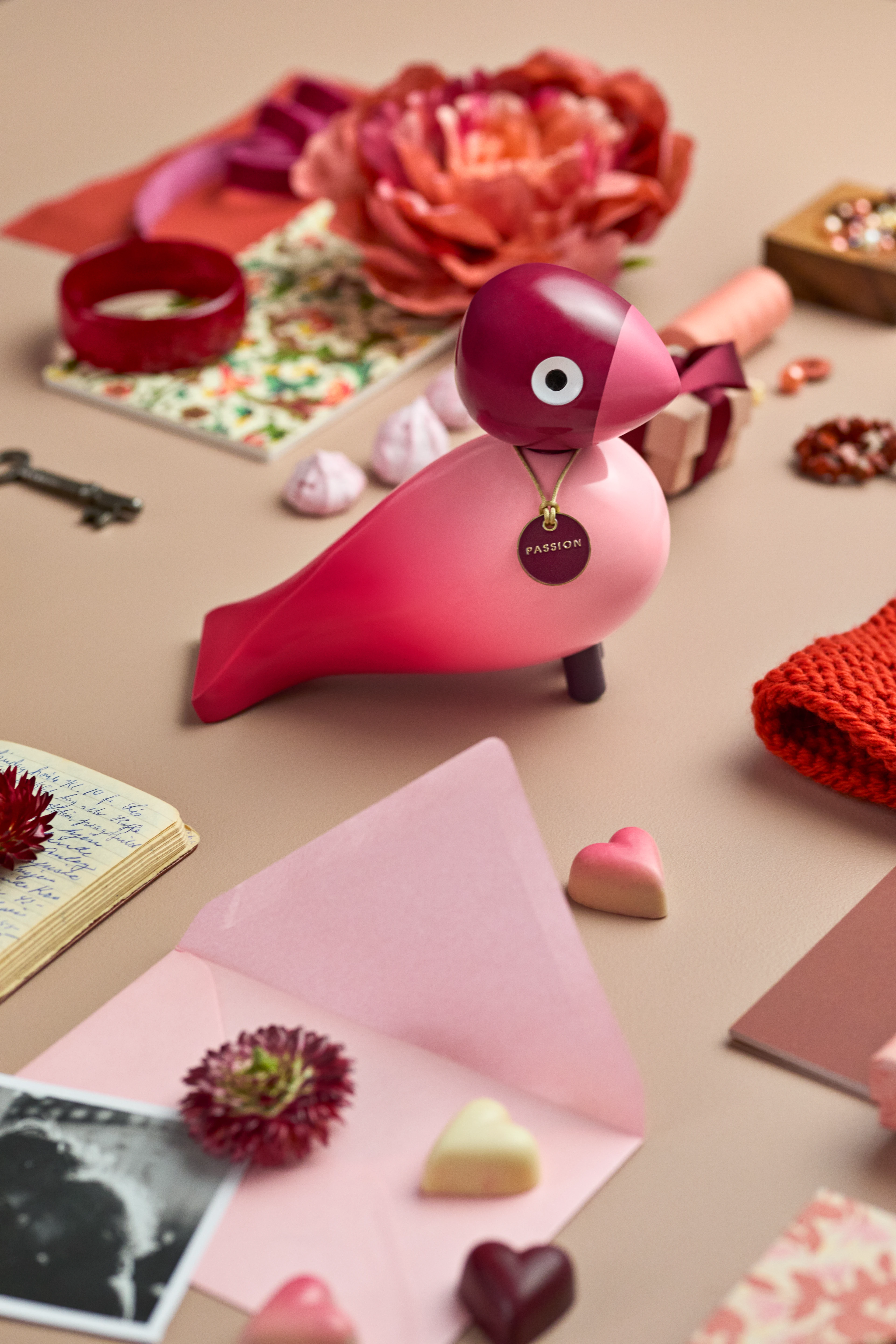 Passion Story Bird H15.5 cm fra Kay Bojesen i farven Pink, lavet af Træ