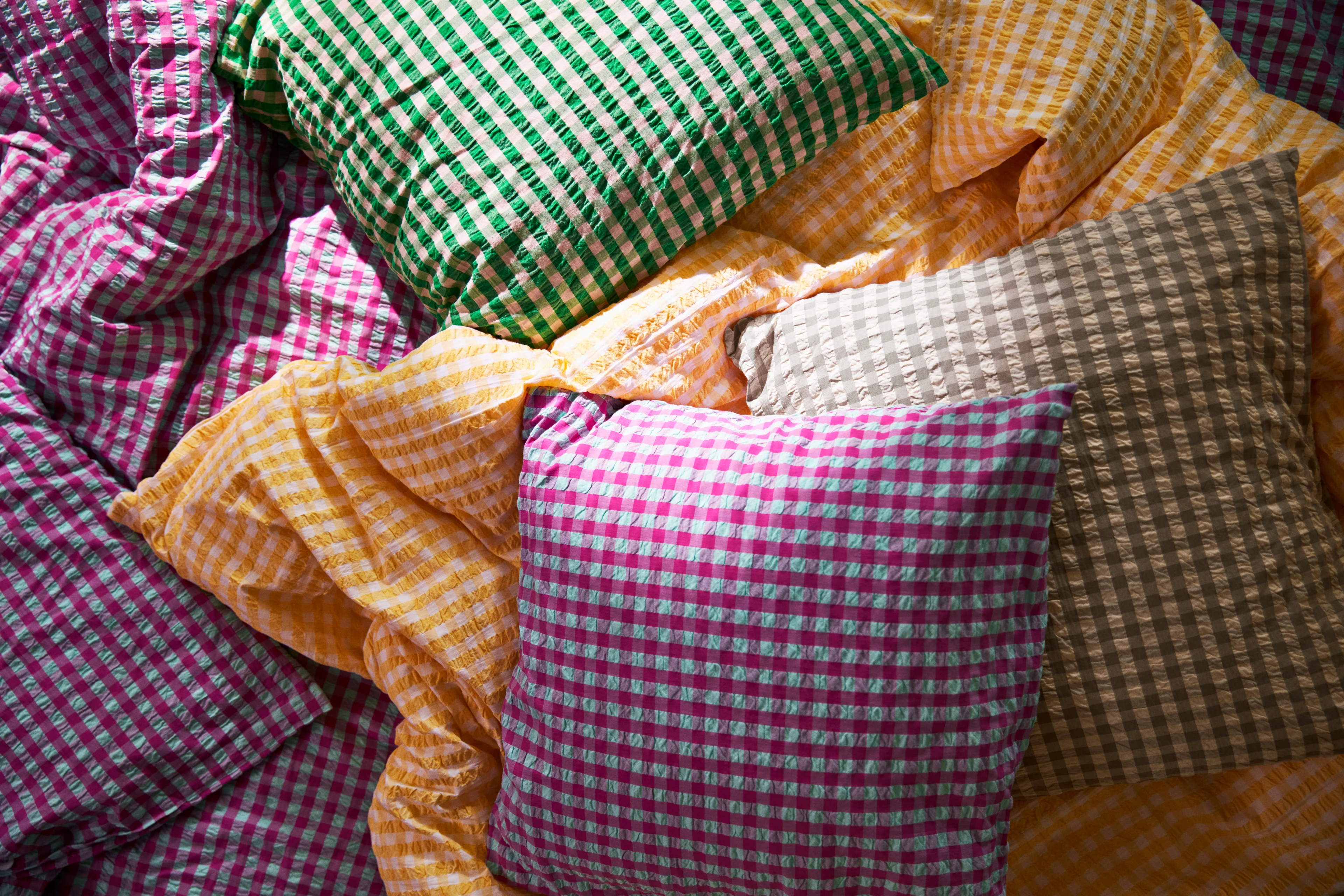 Sengetøy 220x220 cm fra JUNA i fargen Fuchsia/Mint, laget av Bomull