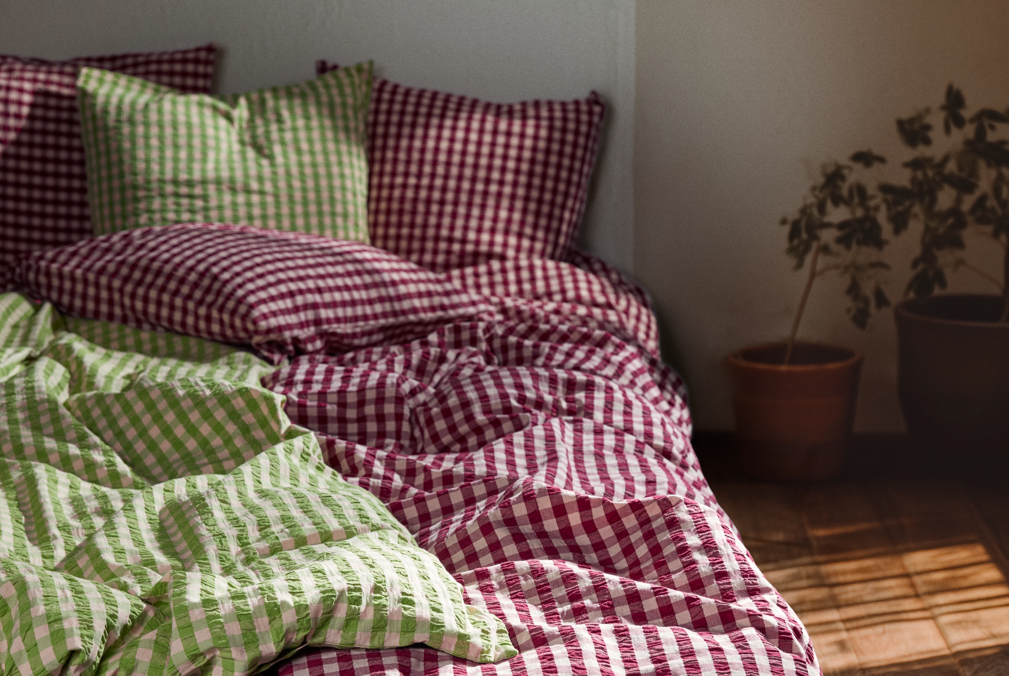 Sengetøj 220x220 cm fra JUNA i farven Blomme/Rosa, lavet af Bomuld