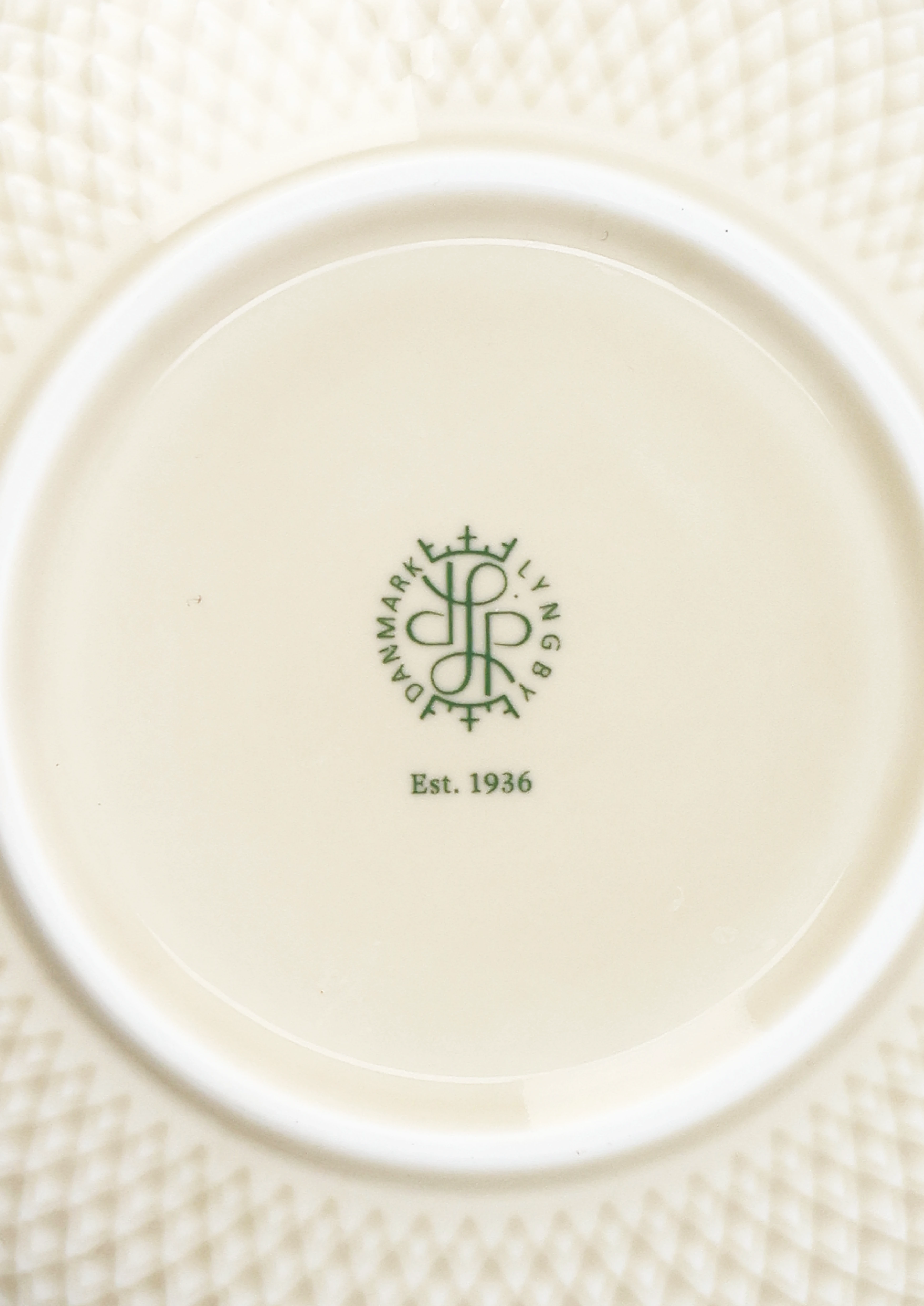 Skål Ø15.5 cm från Lyngby Porcelæn i färgen Marble, tillverkad av Keramik