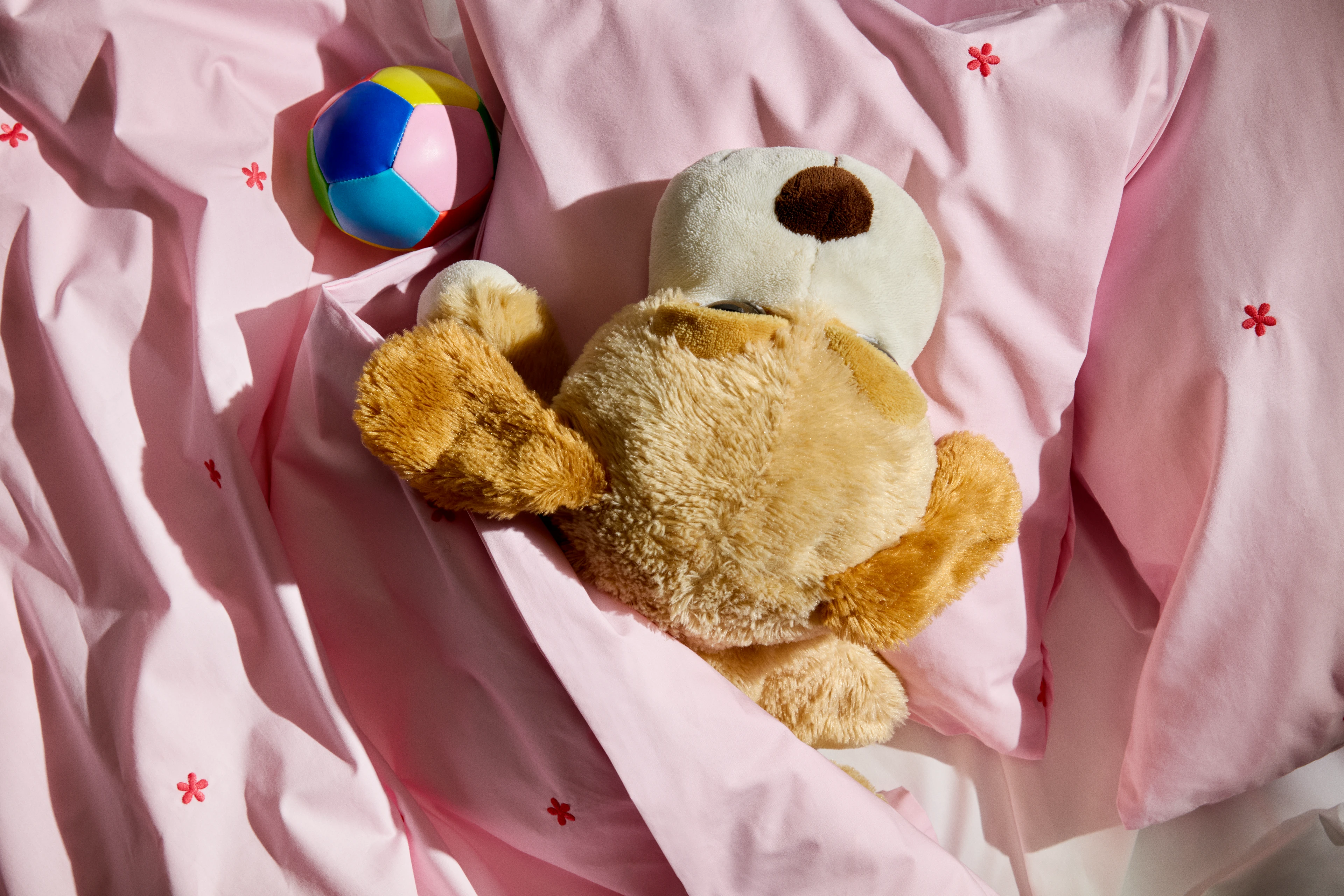 Baby Sengetøj 70x100 cm fra JUNA i farven Pink/Rød, lavet af Bomuld