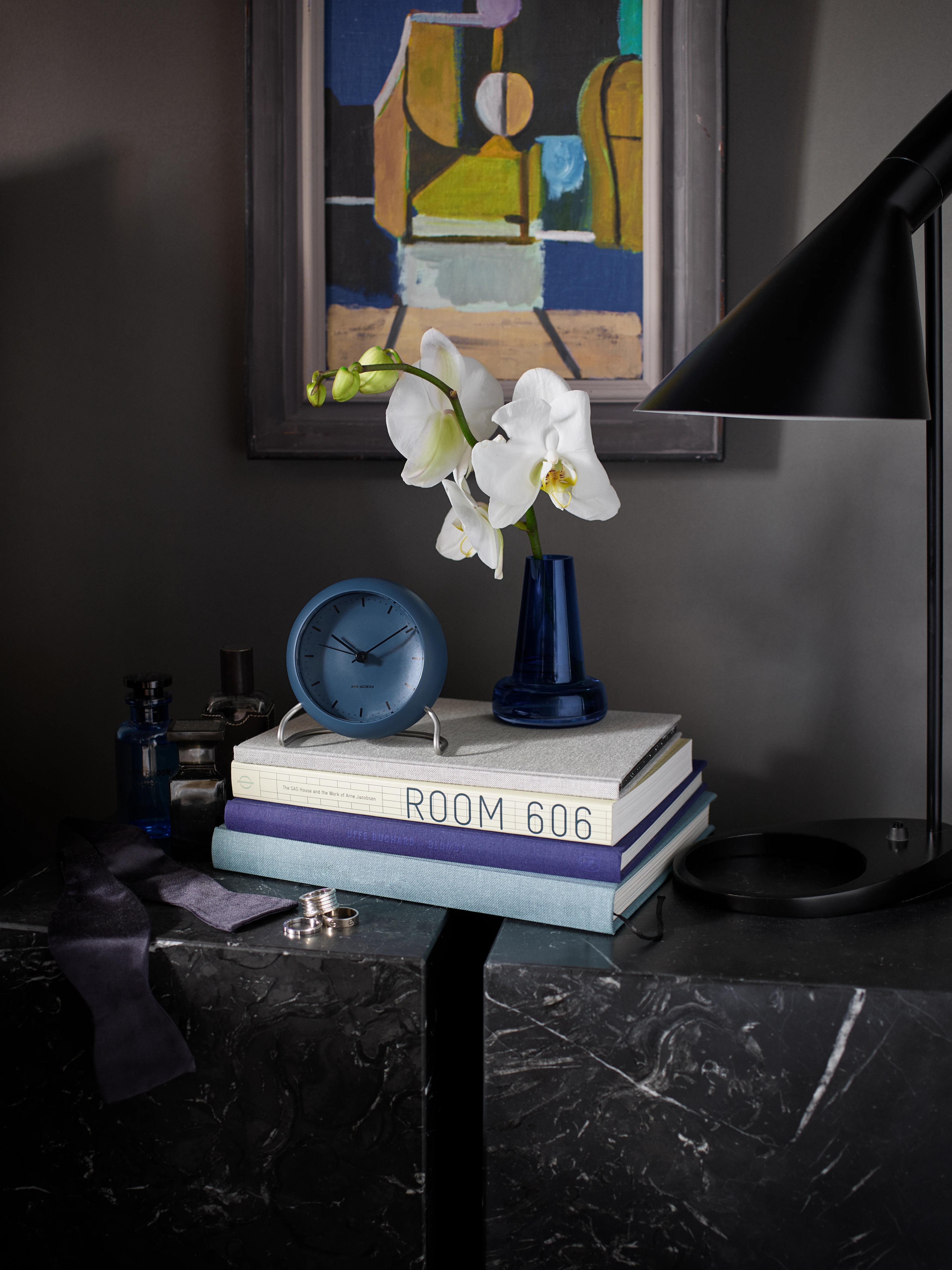 Tischuhr Ø11 cm von Arne Jacobsen in der Farbe Stone Blue, hergestellt aus Kunststoff