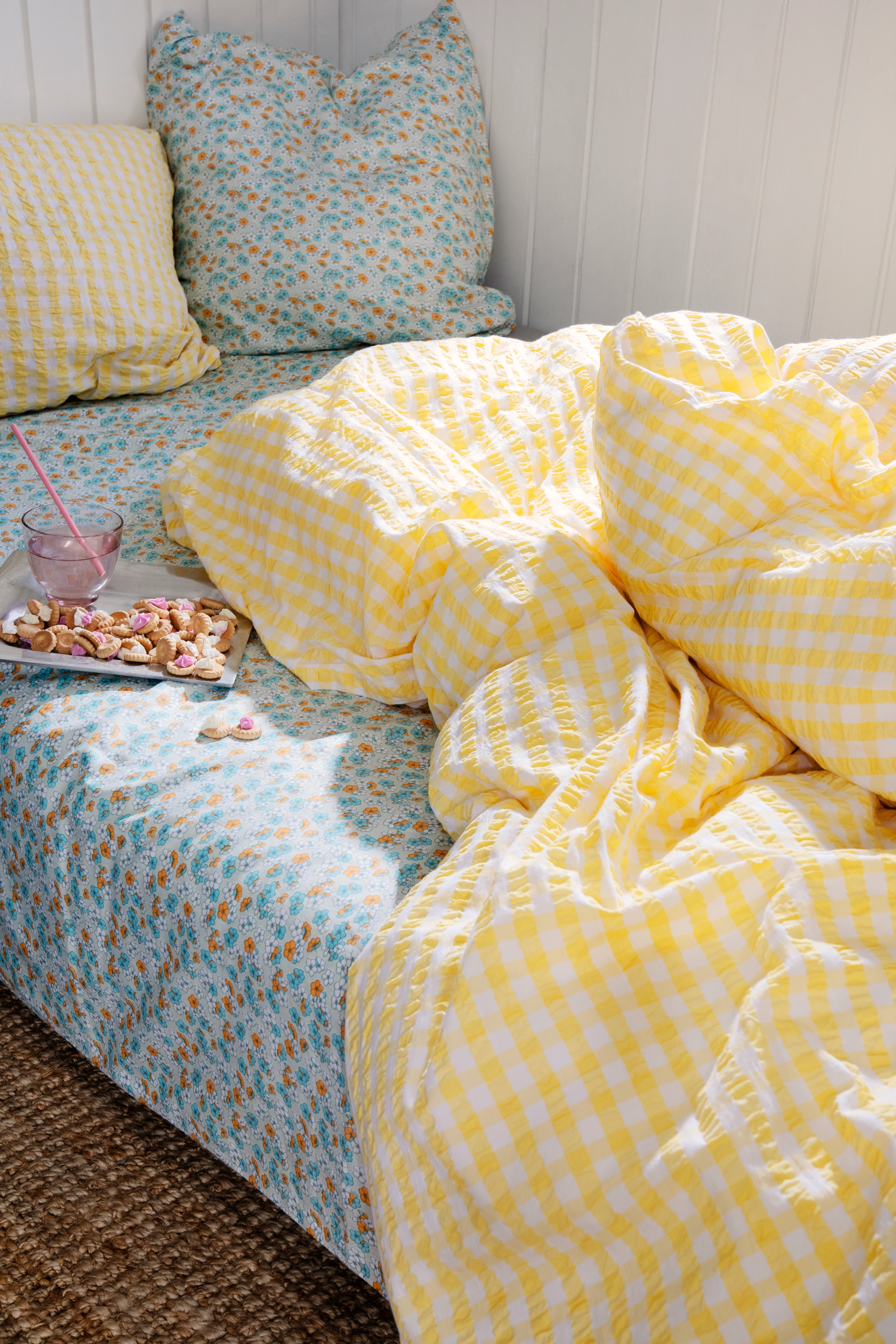 Bed linen 140x220 cm from JUNA in Yellow/White color, made of Cotton