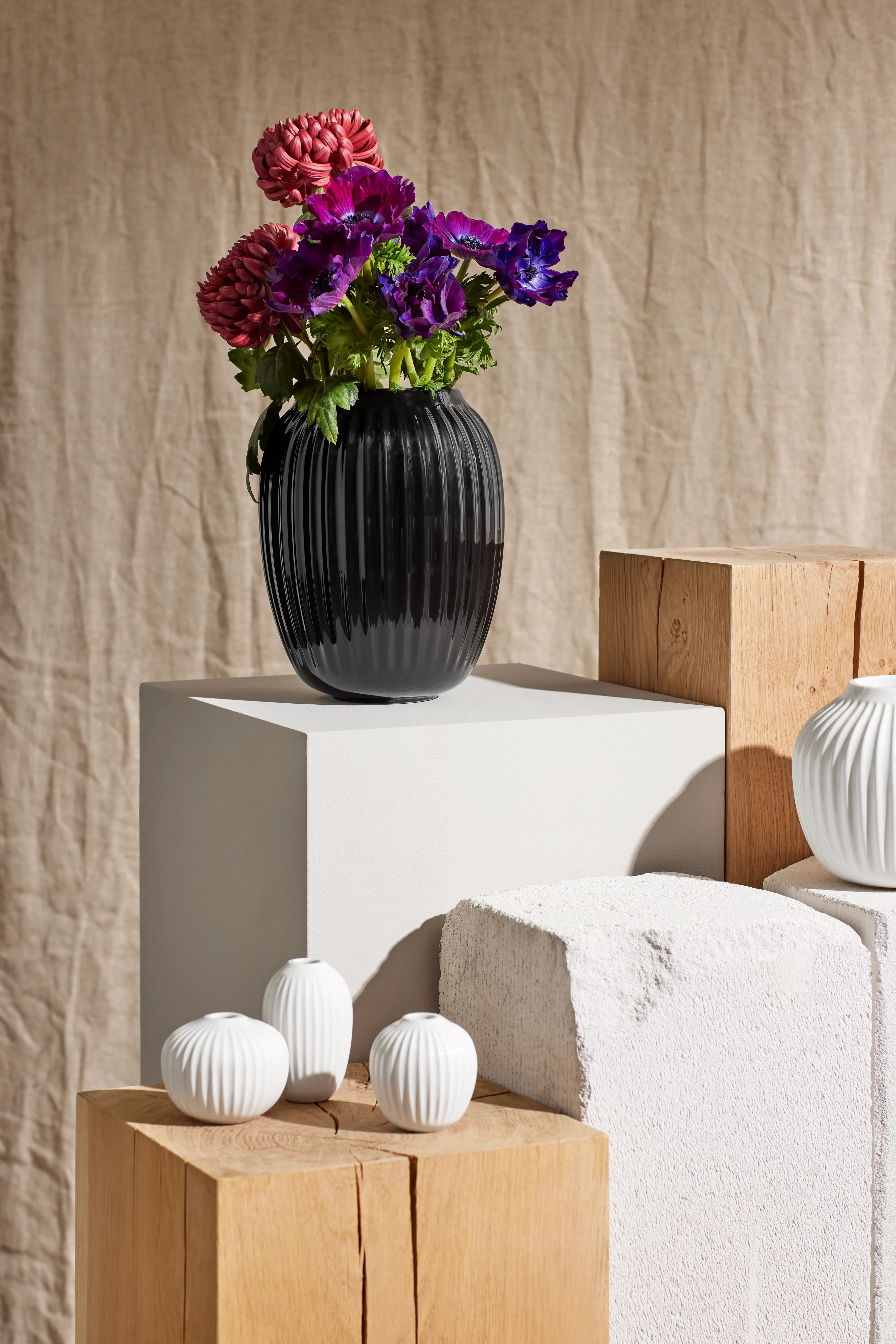 Vase H21 cm fra Kähler i fargen Sort, laget av Keramikk