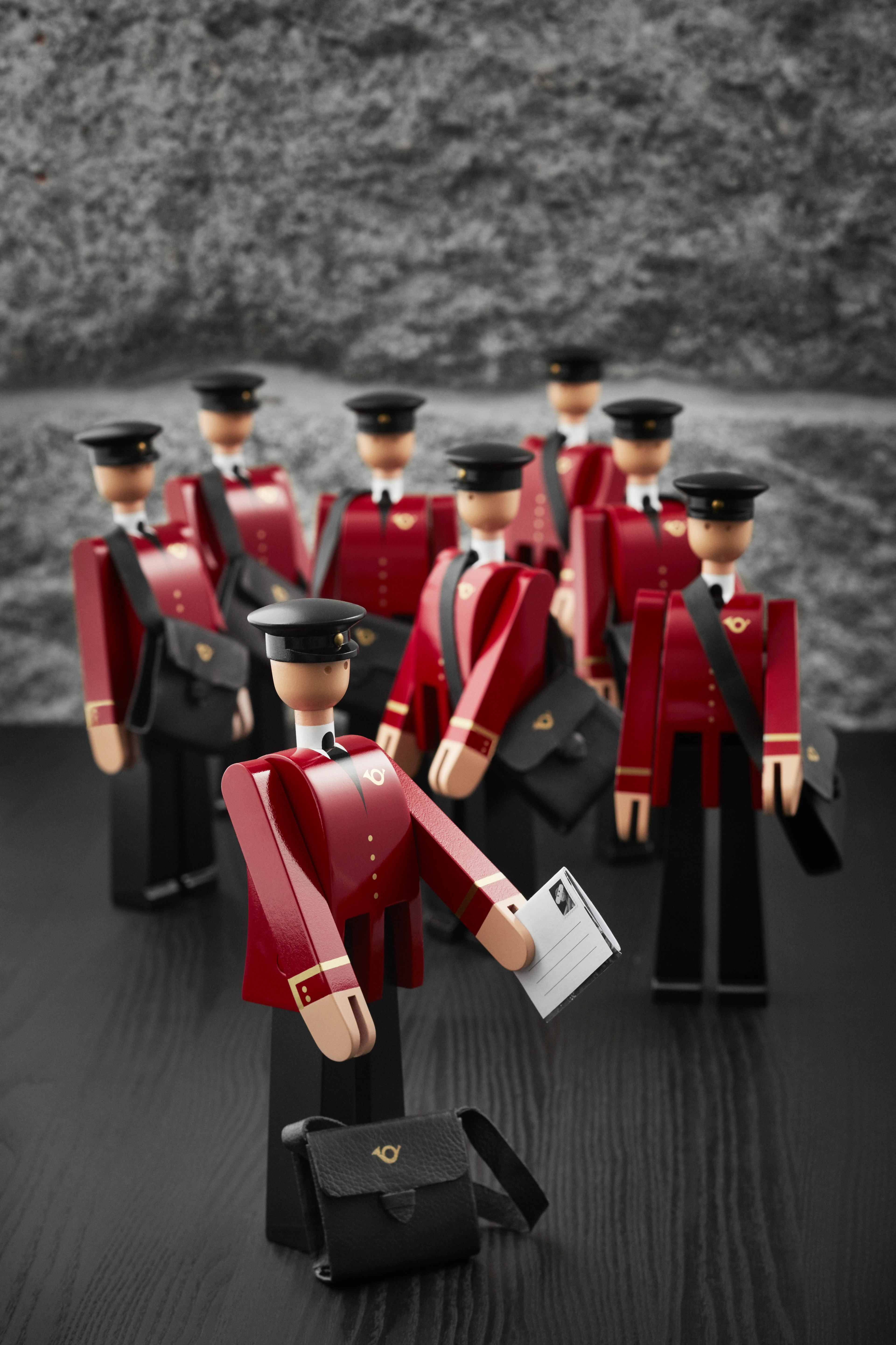 Postman H20 cm from Kay Bojesen in Black/Red color, made of Wood