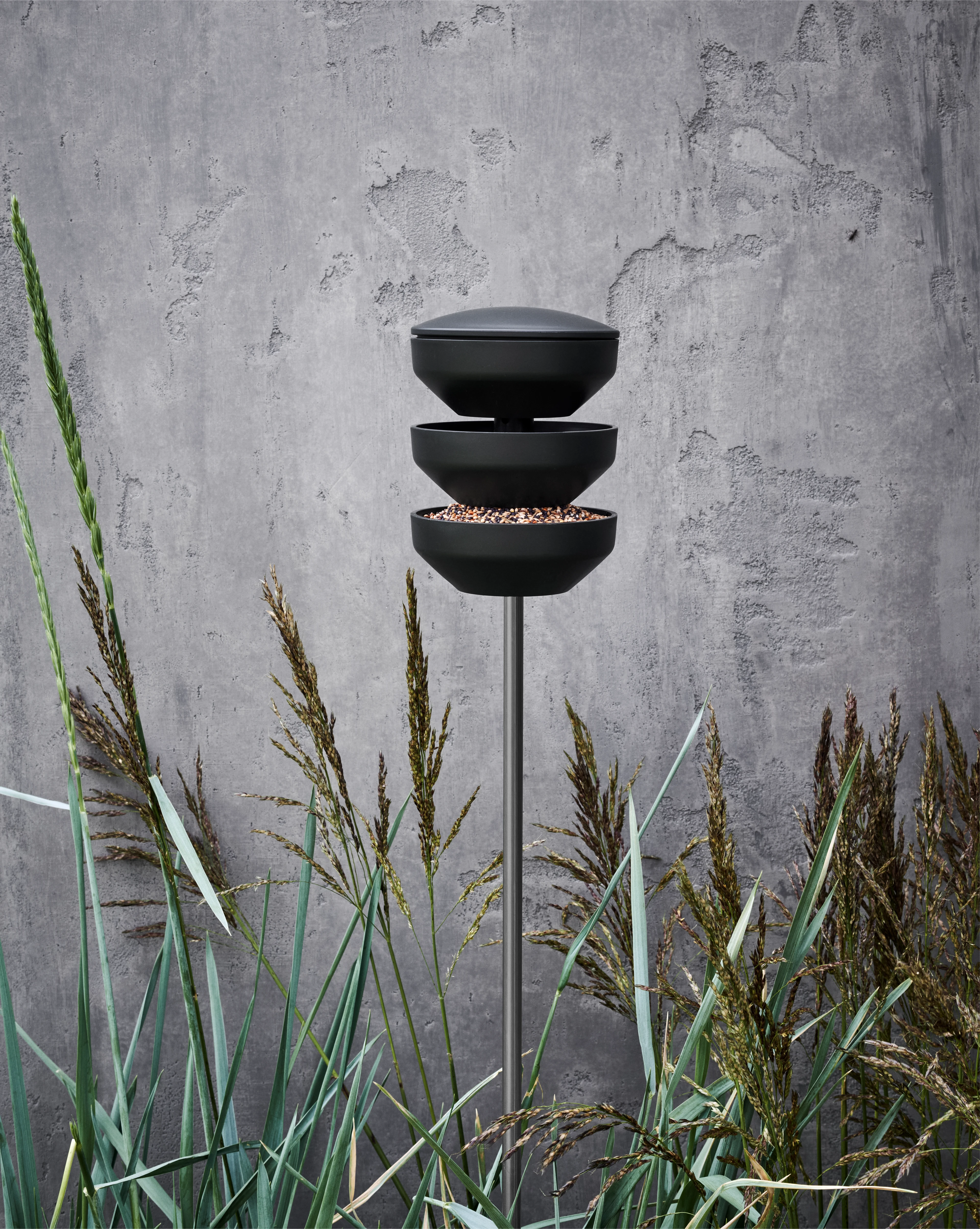 Birds Feeding station on pole H107 from Rosendahl in Green color, made of Plastic