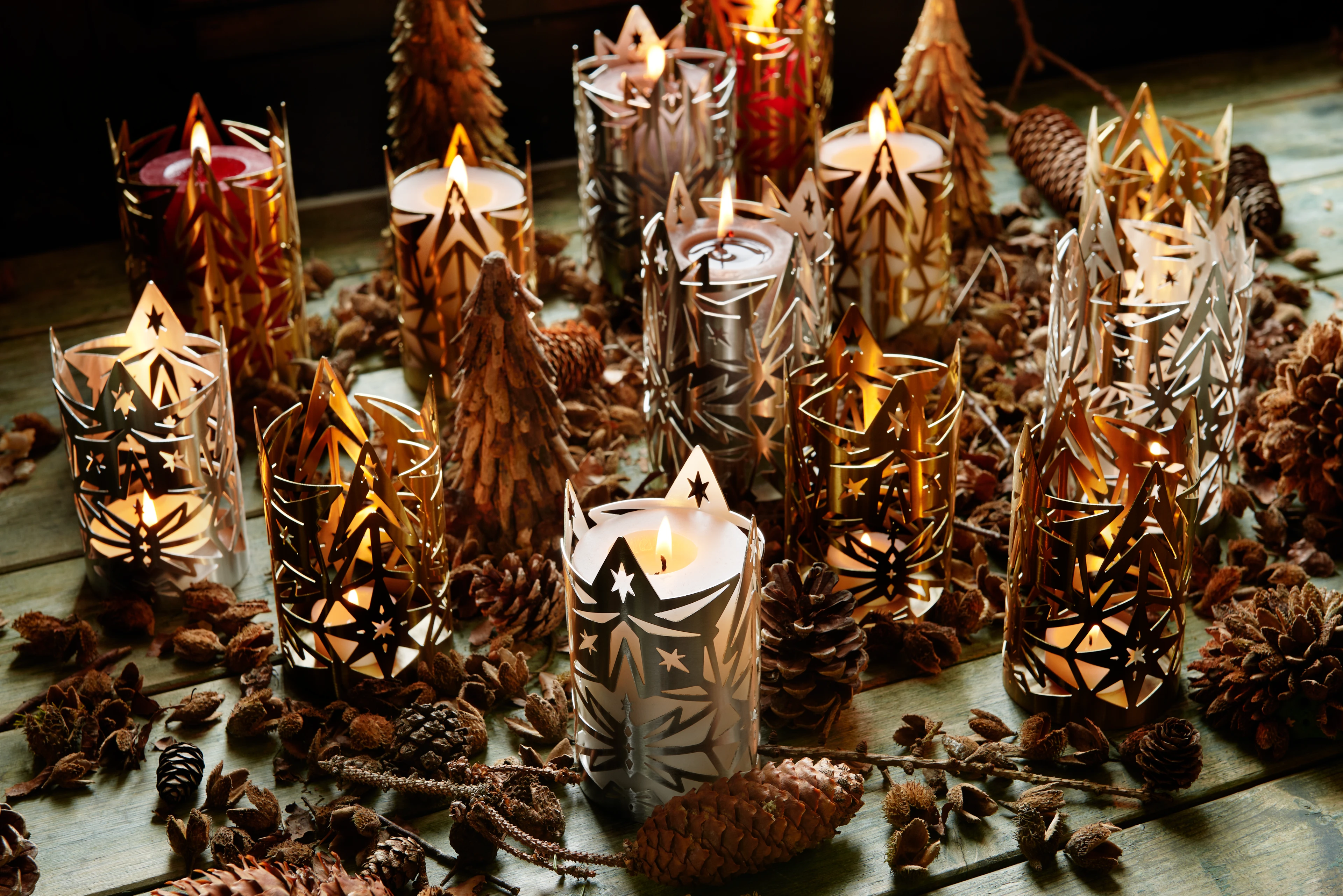 Lysestake Ø9.5 cm fra Rosendahl i fargen Forgylt, laget av Metall