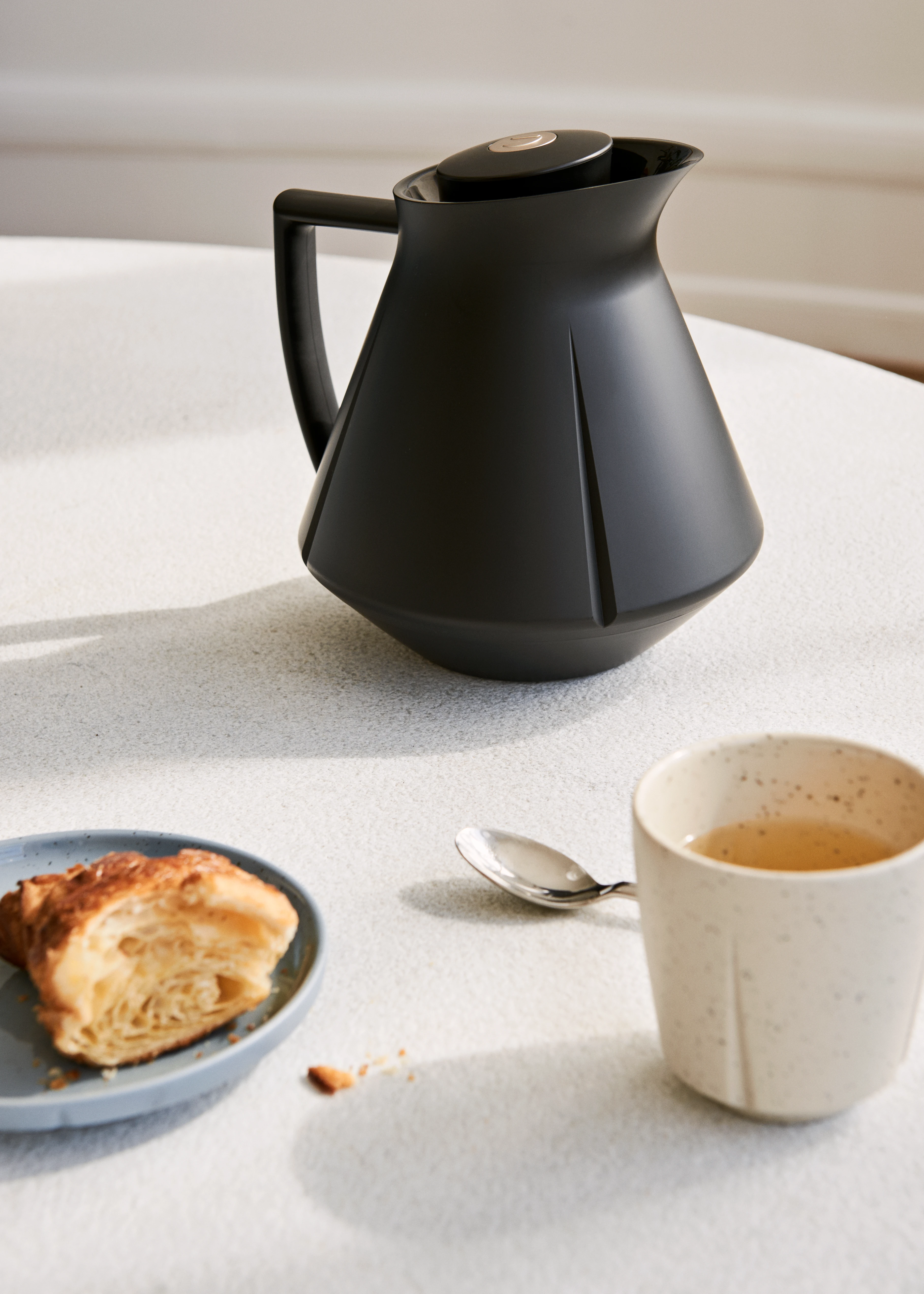 Tea Thermo 1,0 l from Rosendahl in Black color, made of Plastic