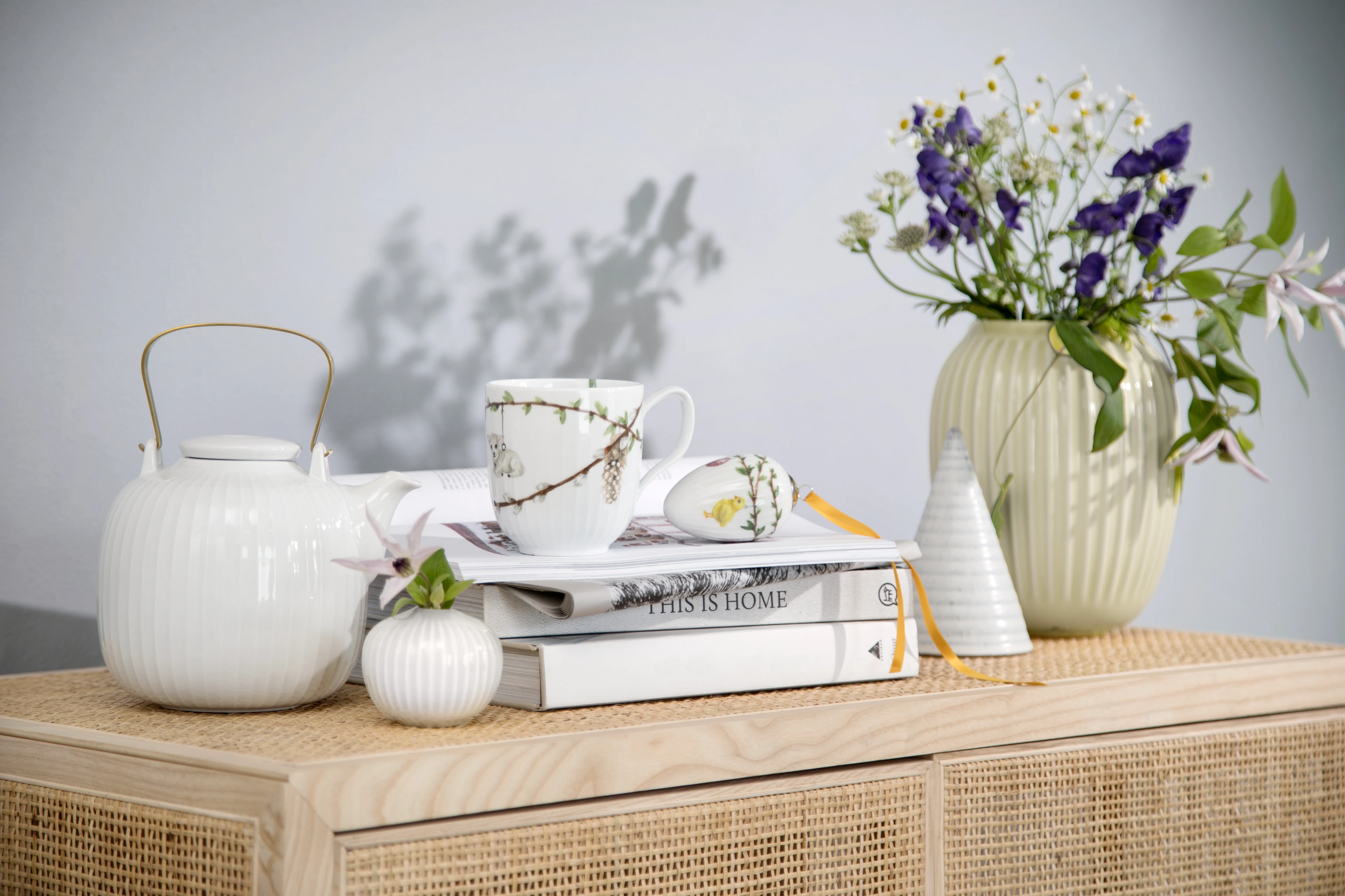 Hängeschmuck 2020 H8 cm von Kähler in der Farbe Weiss mit Dekoration, hergestellt aus Keramik