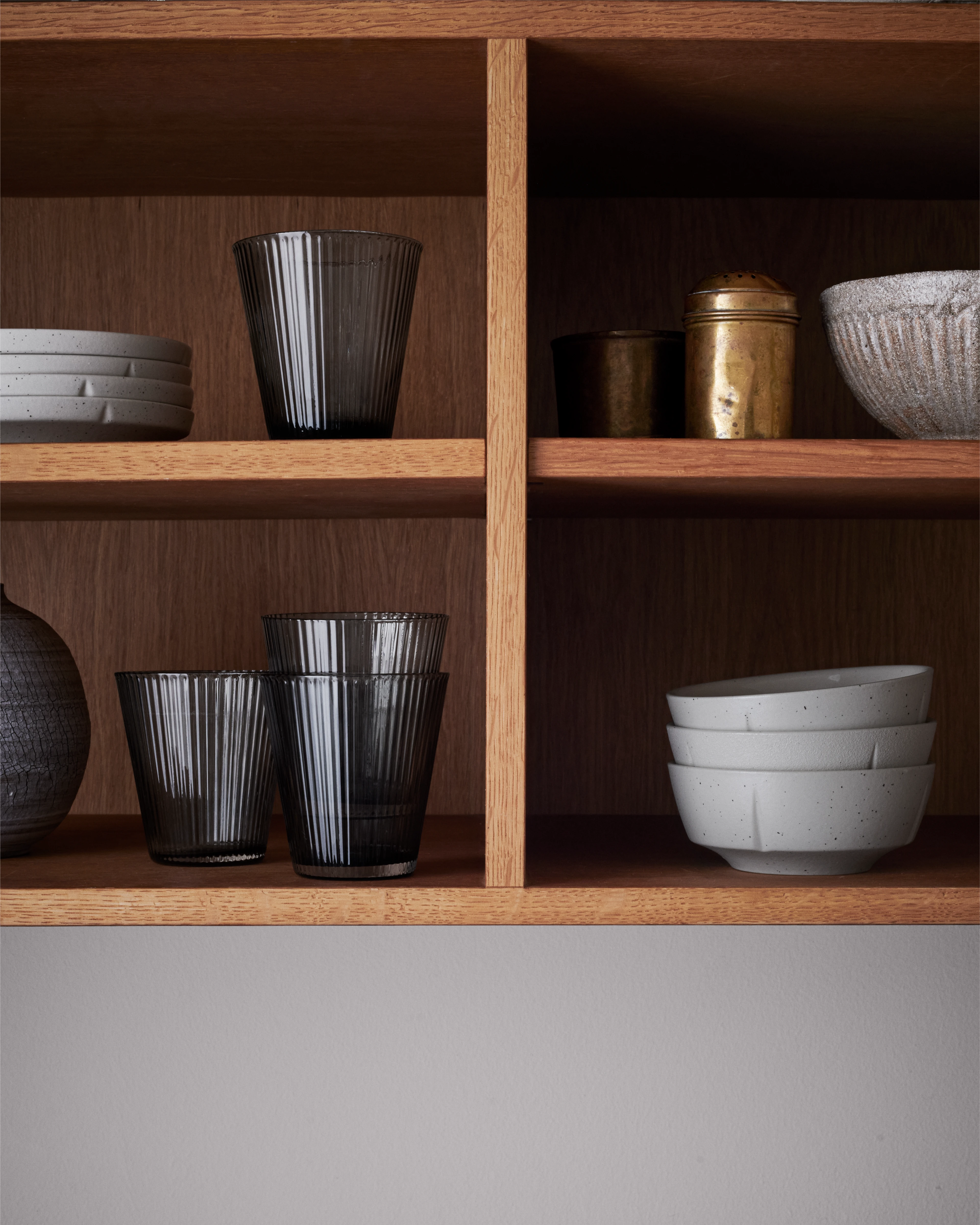 Vannglass 26 cl 4 stk. fra Rosendahl i fargen Smoke, laget av Glass