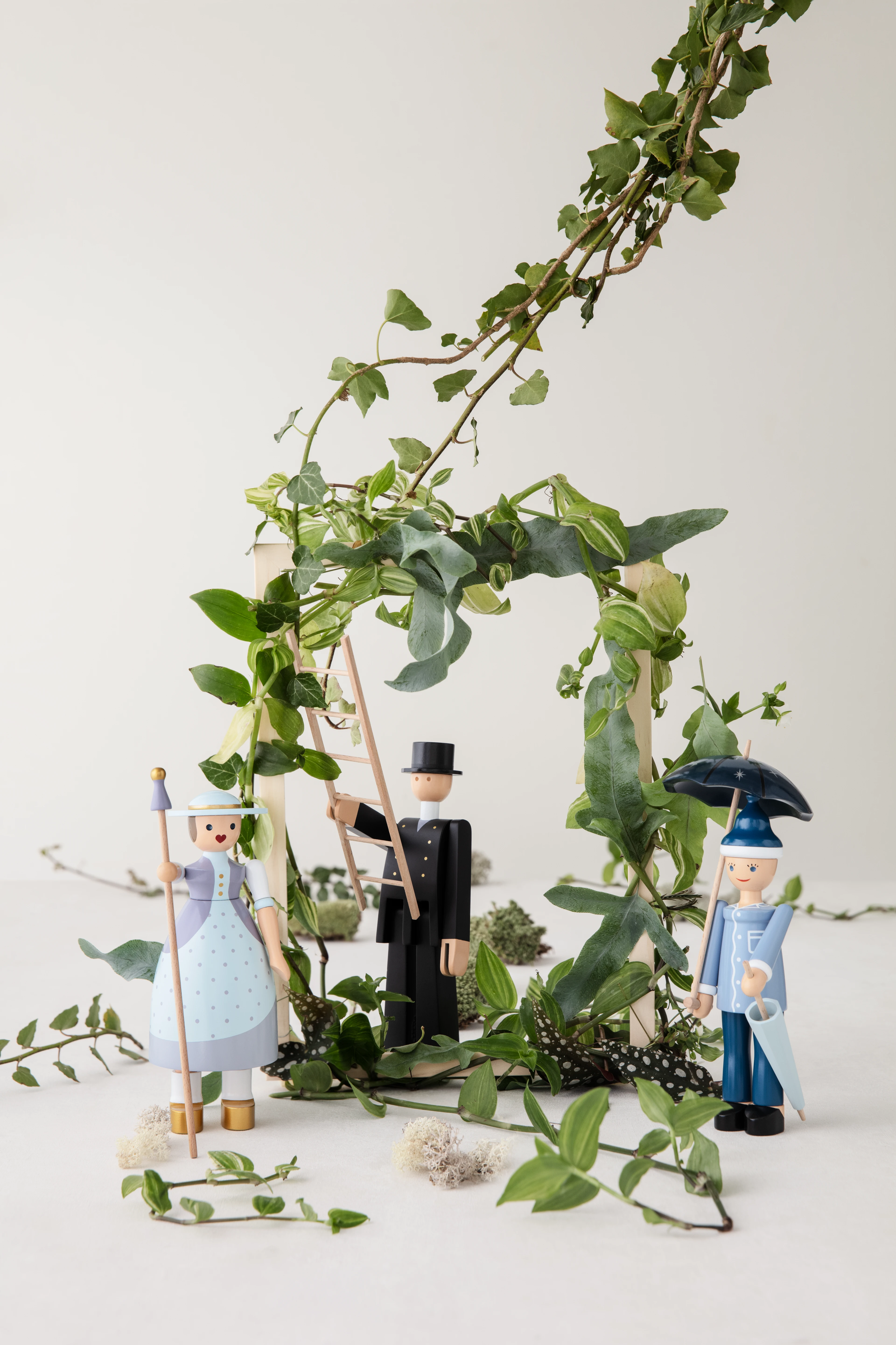 Schäferin H20 von Kay Bojesen in der Farbe Hellblau, hergestellt aus Holz