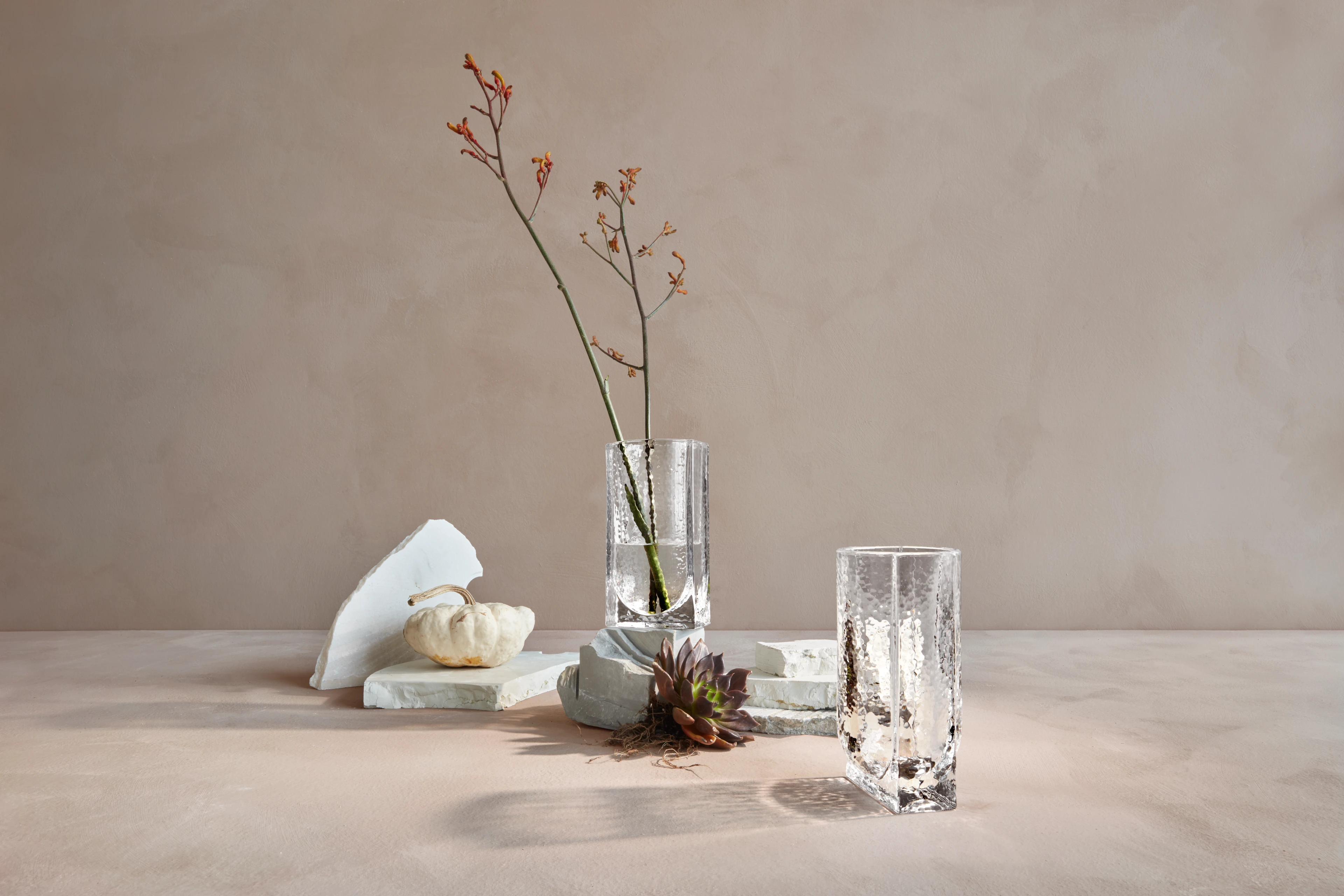 Vase H20 cm fra Holmegaard i fargen Klar, laget av Glass