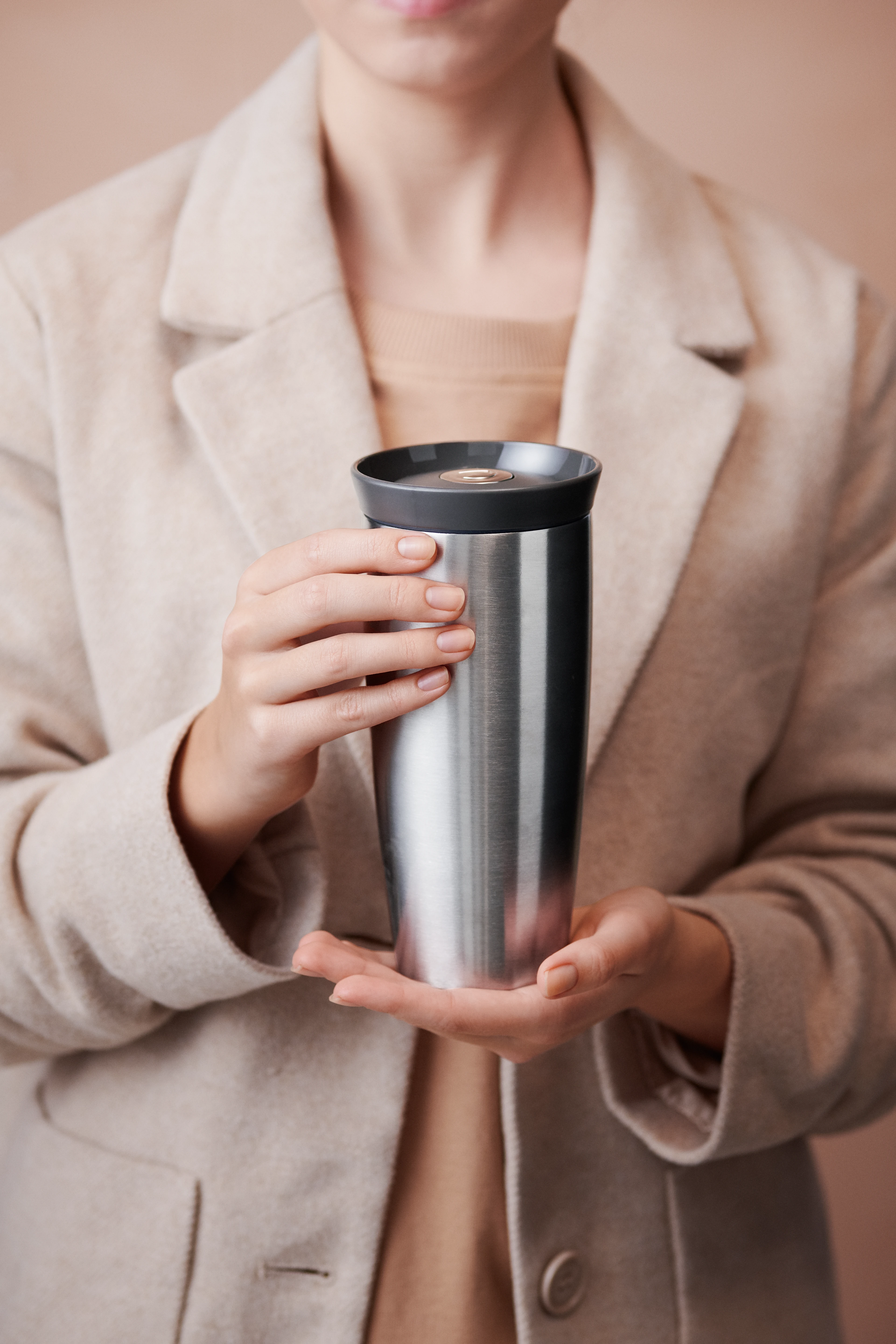 Thermobecher 40 cl von Rosendahl in der Farbe Dunkelgrau, hergestellt aus Metall