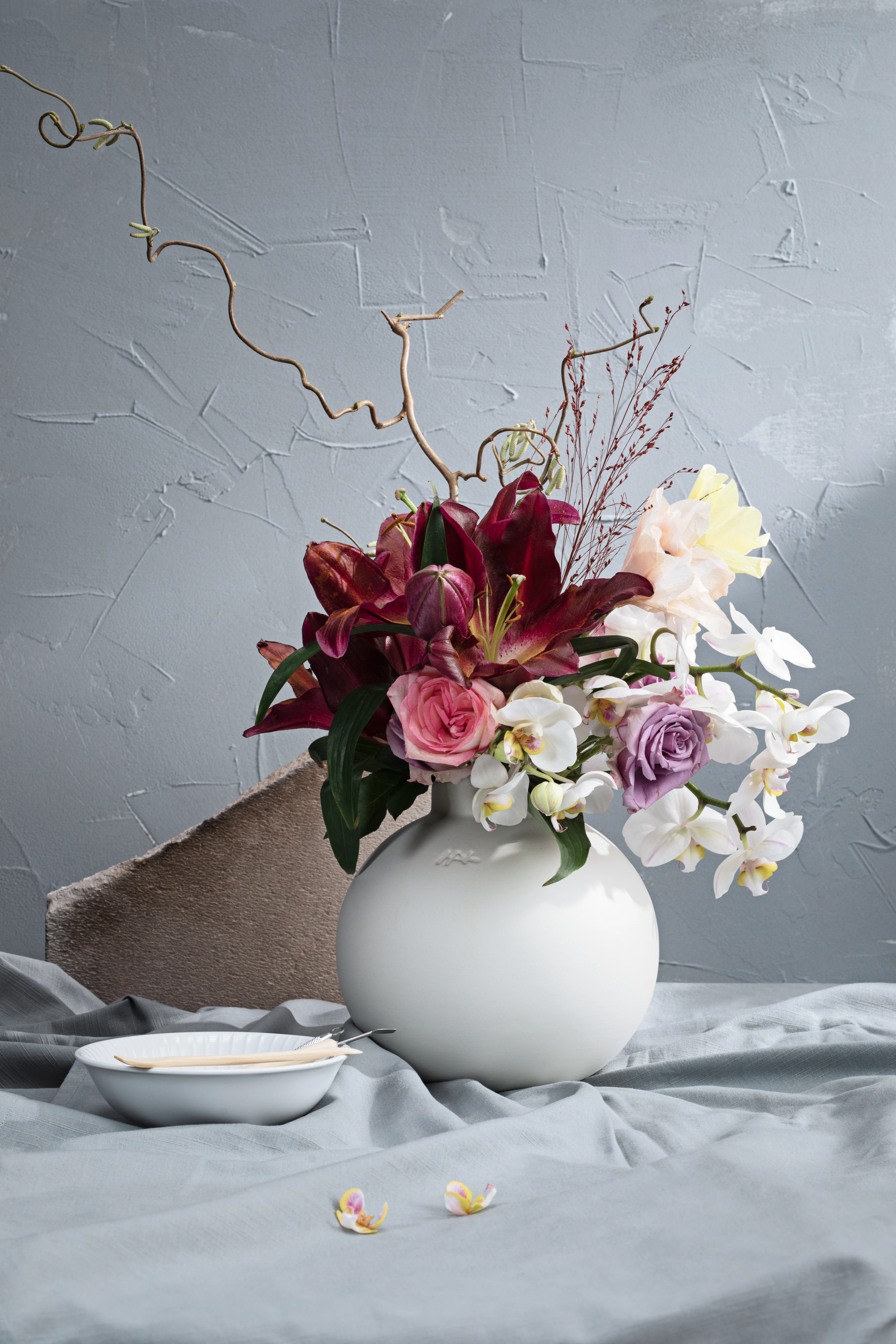 Vase H20 cm fra Kähler i fargen Hvit, laget av Keramikk