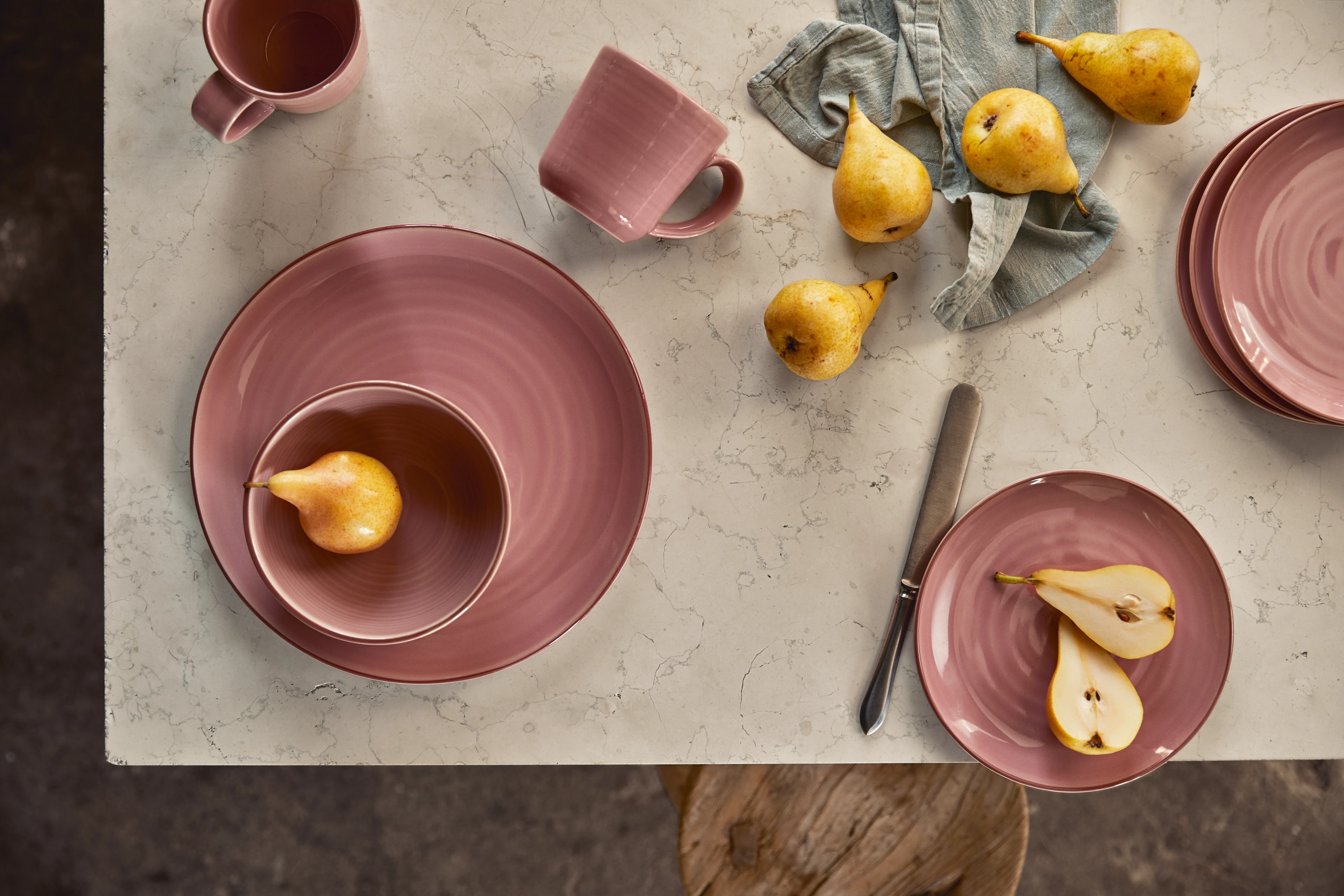 Plate Ø27 cm from Kähler  in Apple rose color, made of Ceramics