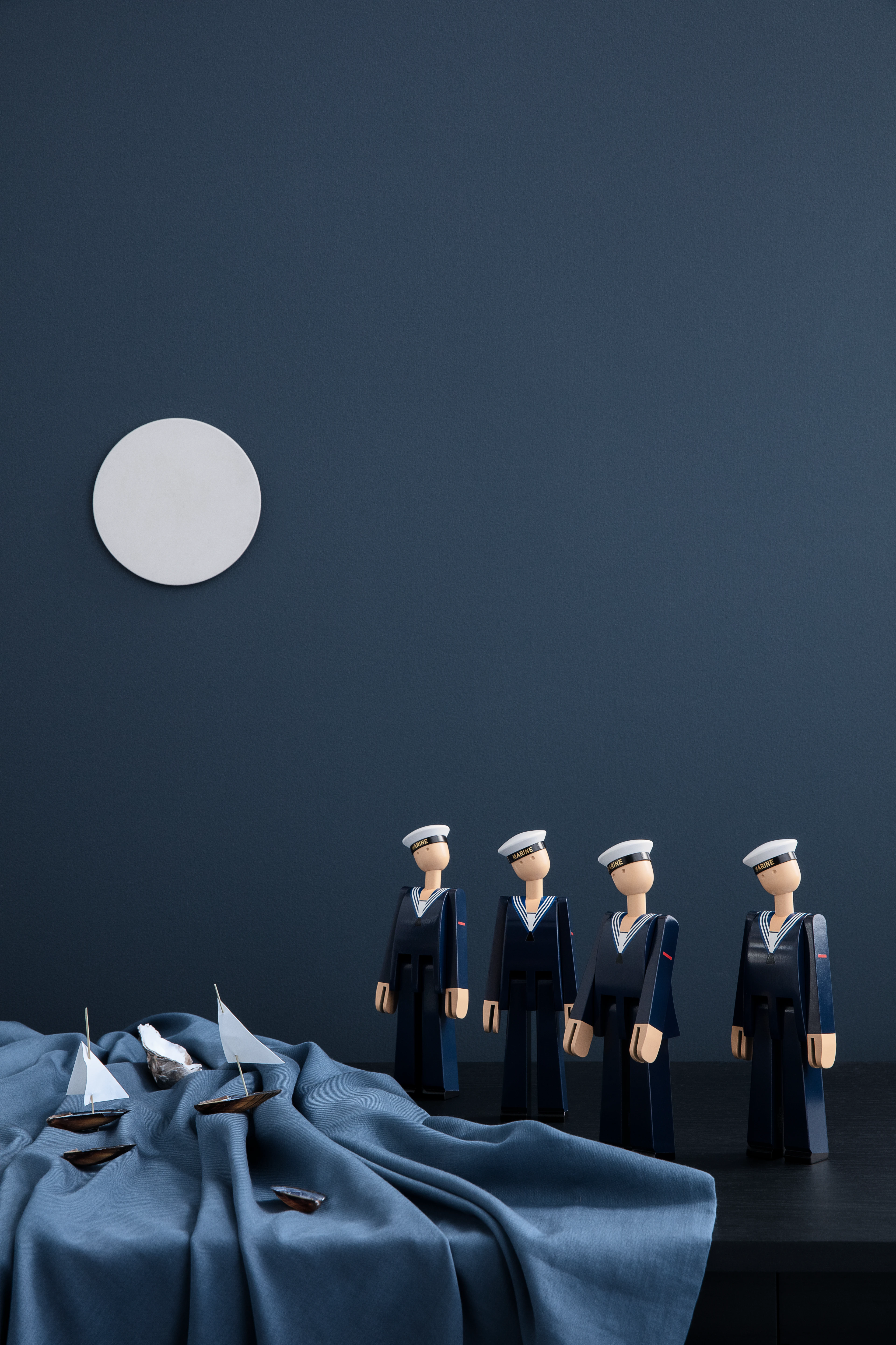 Marine H20.5 cm från Kay Bojesen i färgen Mörkblå/Vit, tillverkad av Trä