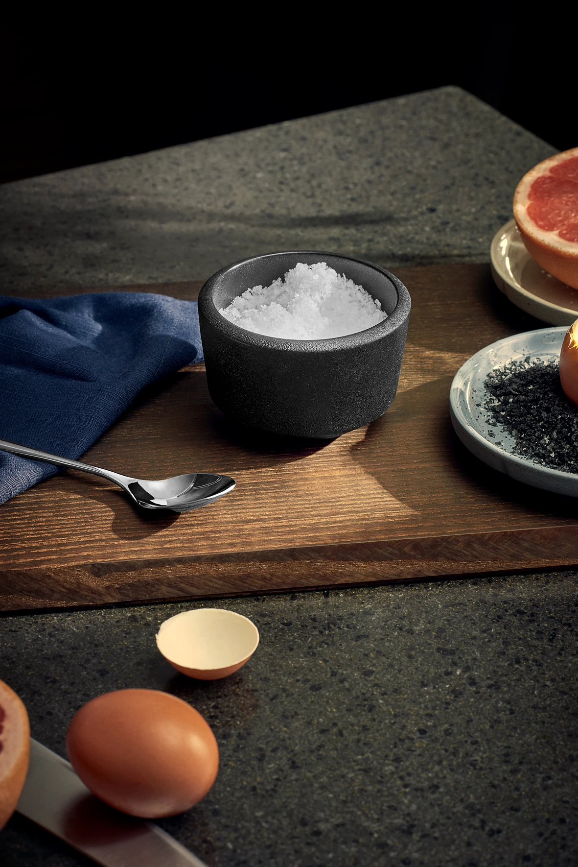 Salt Cellar w lid 15 cl fra Rosendahl i fargen Sort, laget av Keramikk