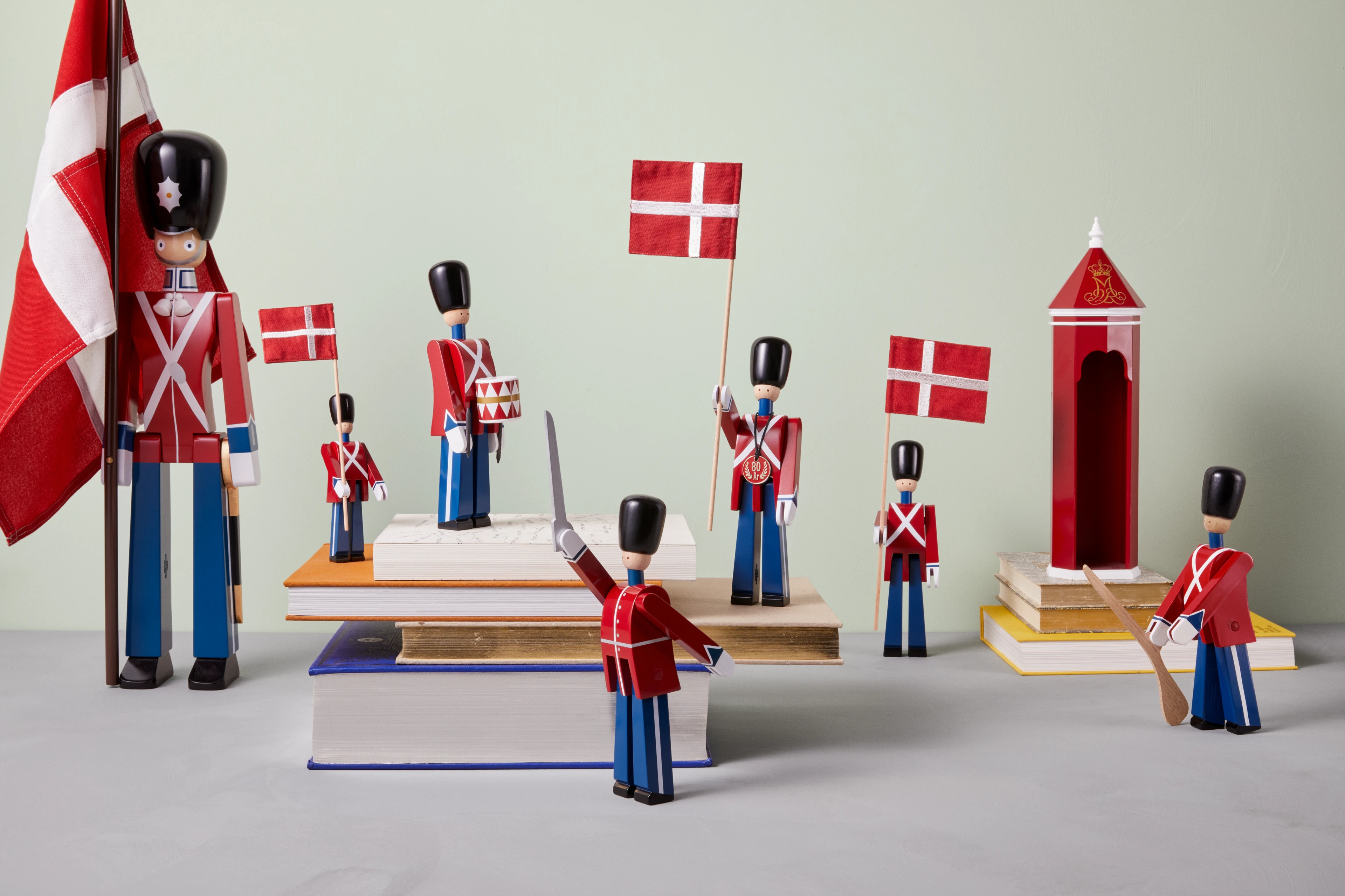 Standard-bearer small from Kay Bojesen in Red/Blue/White color, made of Wood