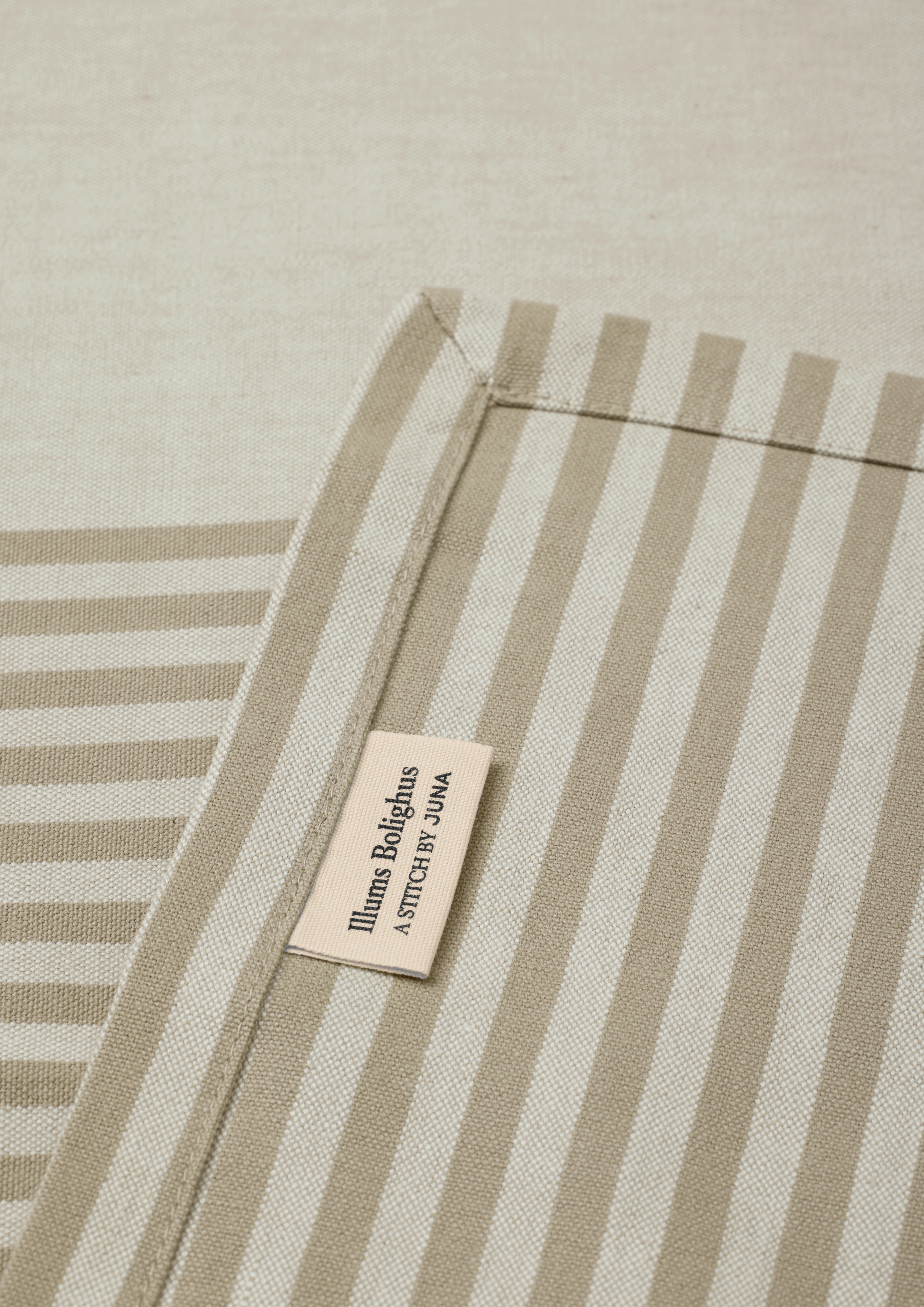 Duk 150x220 cm fra JUNA i fargen Clay, laget av Bomull