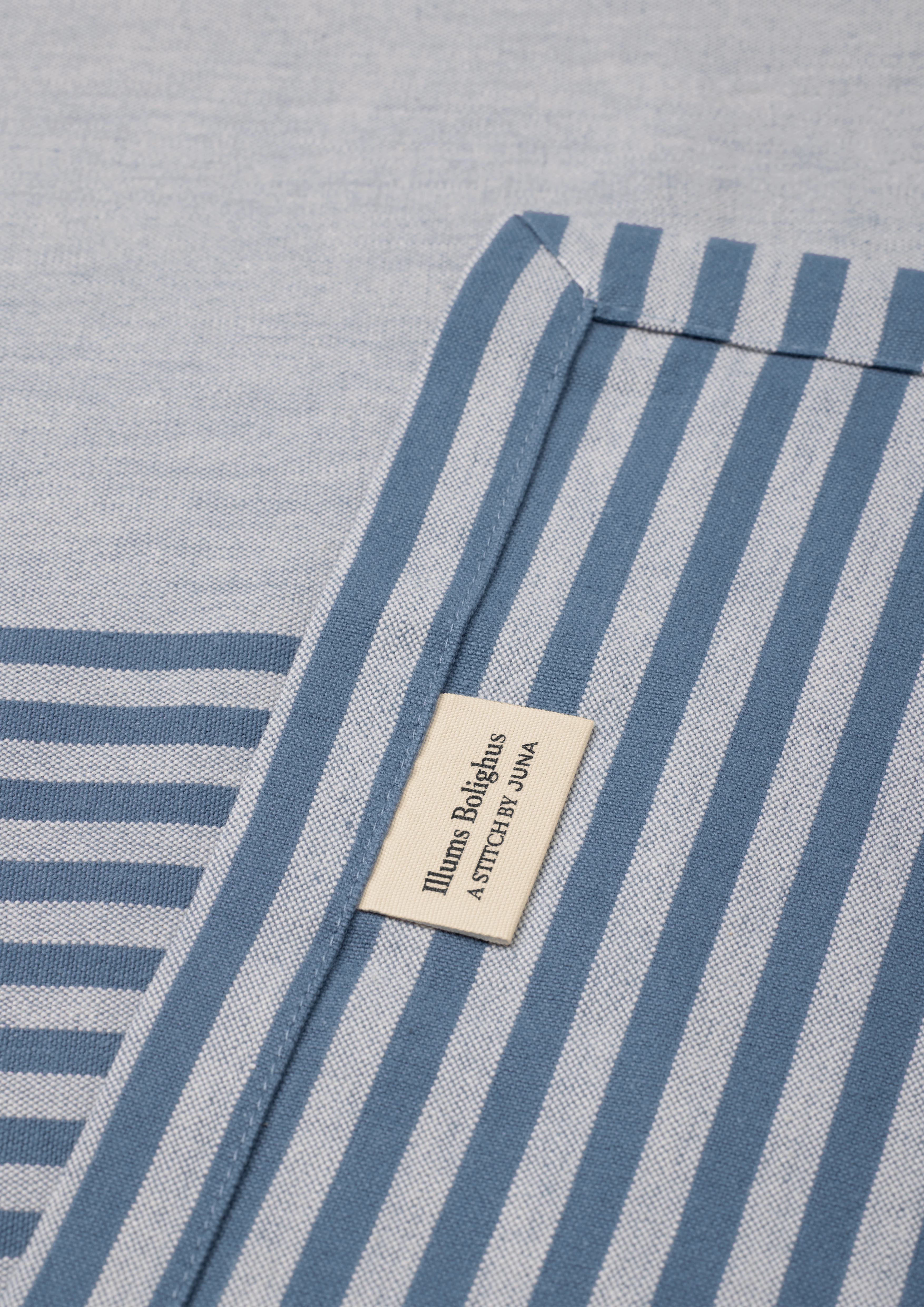 Dug 150x220 cm fra JUNA i farven Blå, lavet af Bomuld