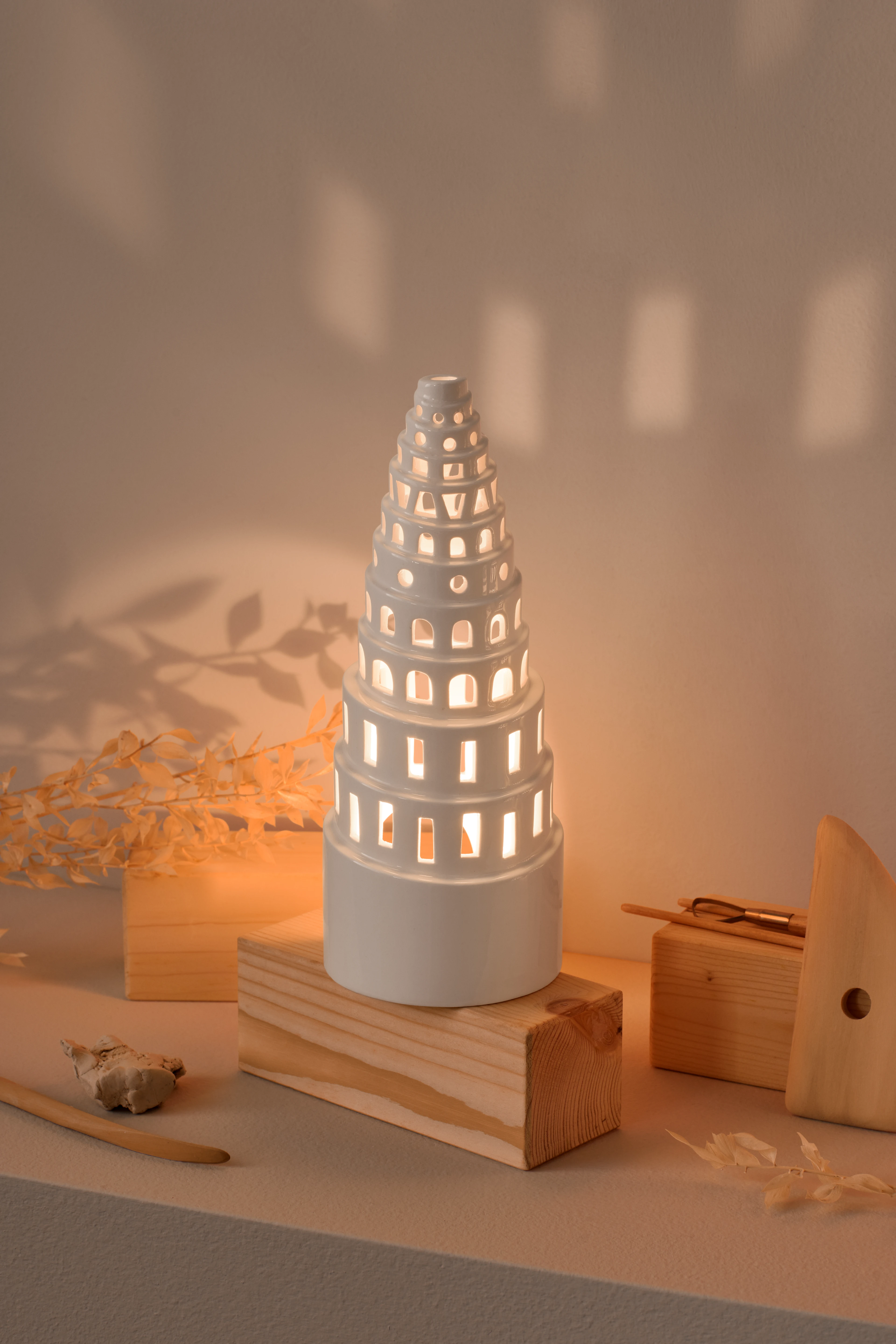 Lichthaus High tower Ø9 cm von Kähler in der Farbe Weiss, hergestellt aus Keramik