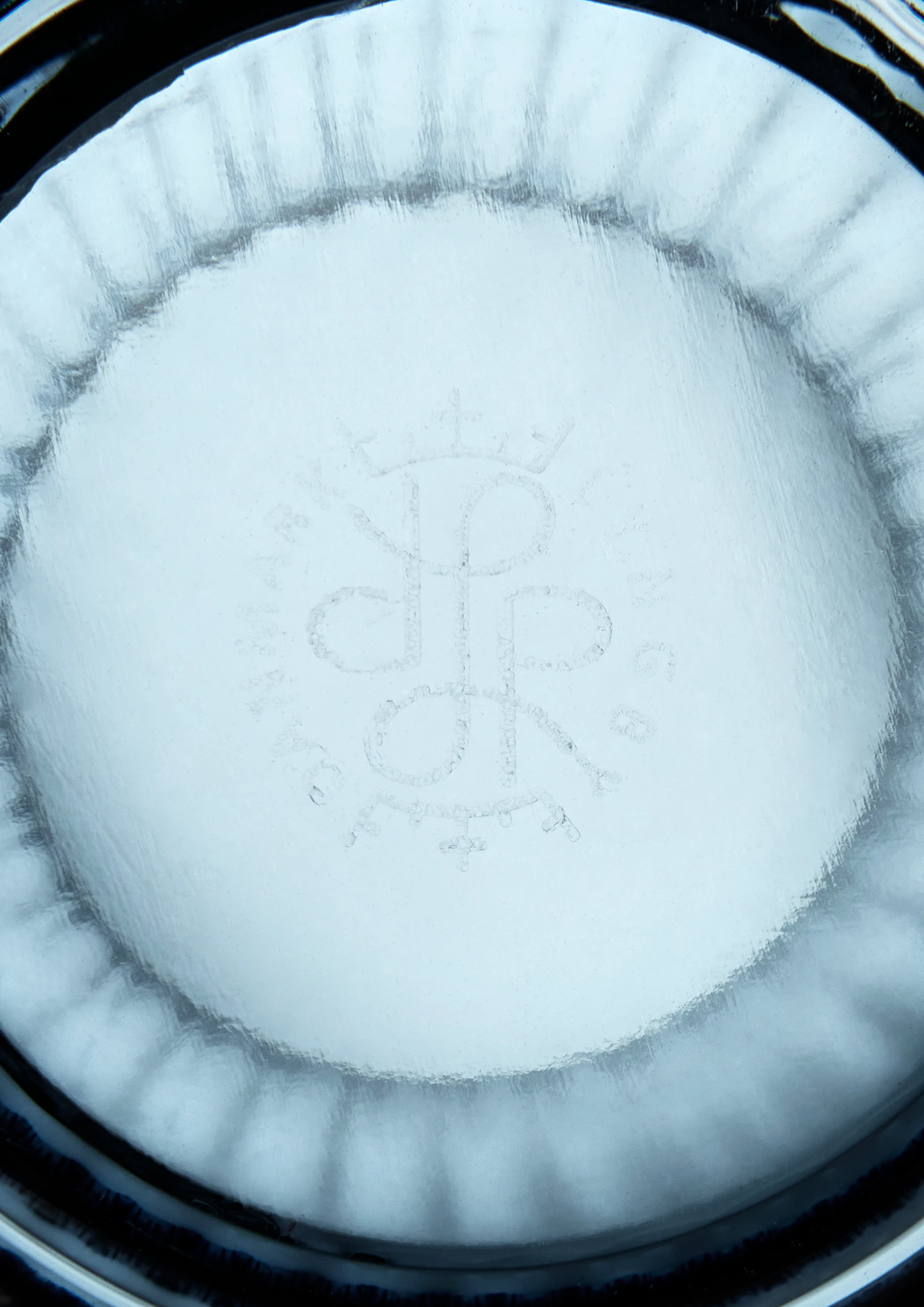 Vas H15.5 cm från Lyngby Porcelæn i färgen Midnight blue, tillverkad av Glas