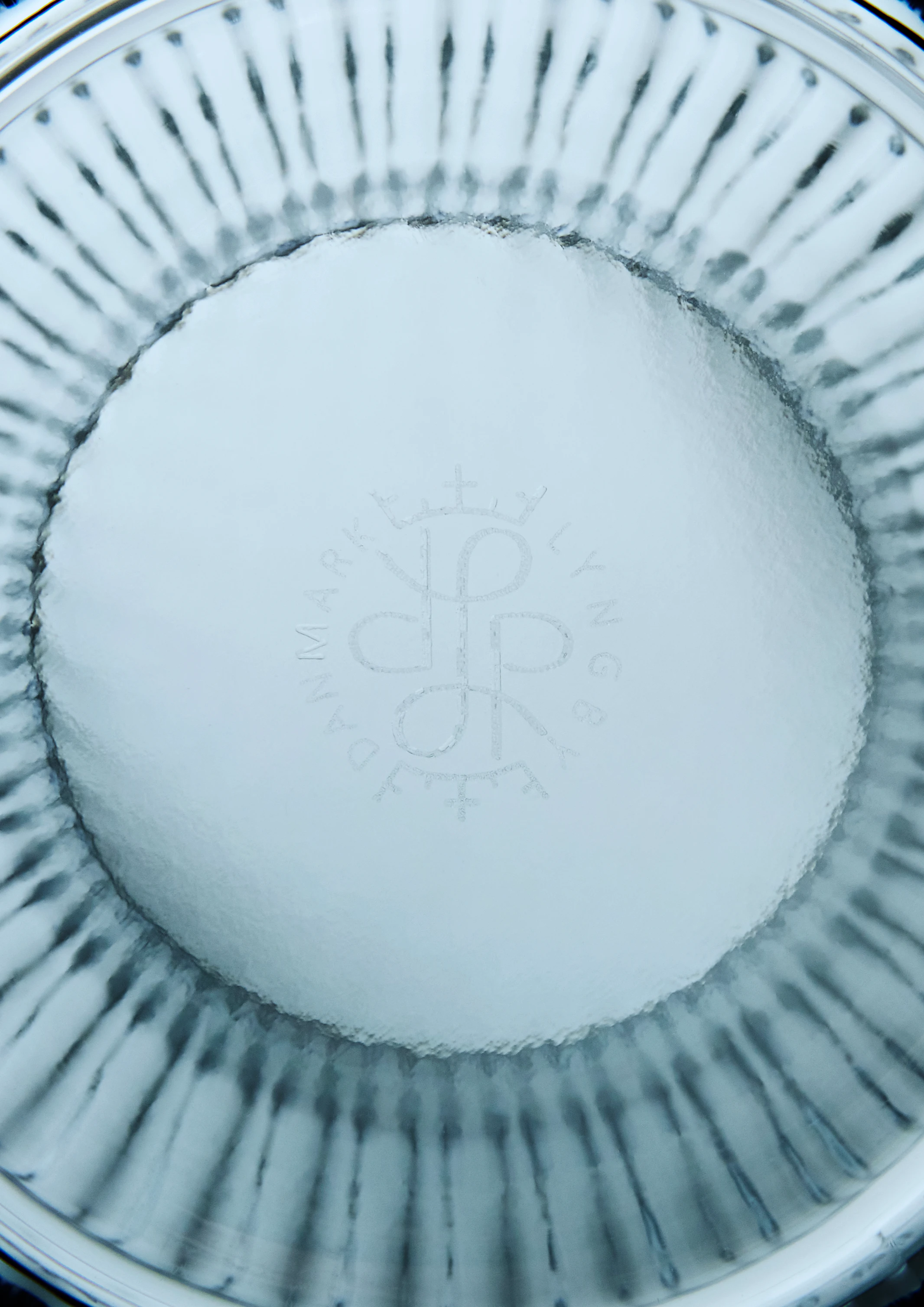 Vas H20.5 cm från Lyngby Porcelæn i färgen Midnight blue, tillverkad av Glas