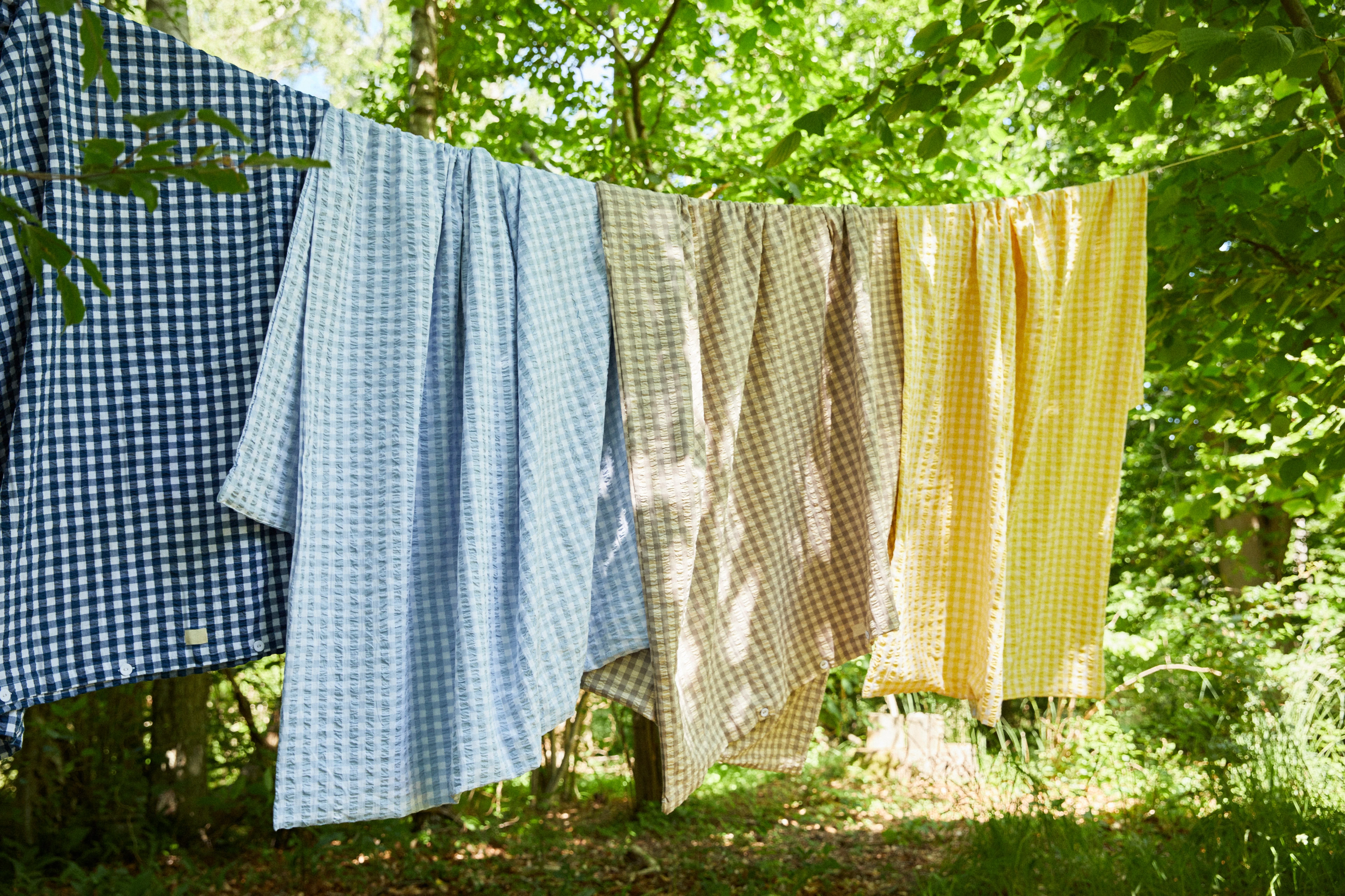 Bettwäsche 140x220 cm von JUNA in der Farbe Hellblau/Weiss, hergestellt aus Baumwolle