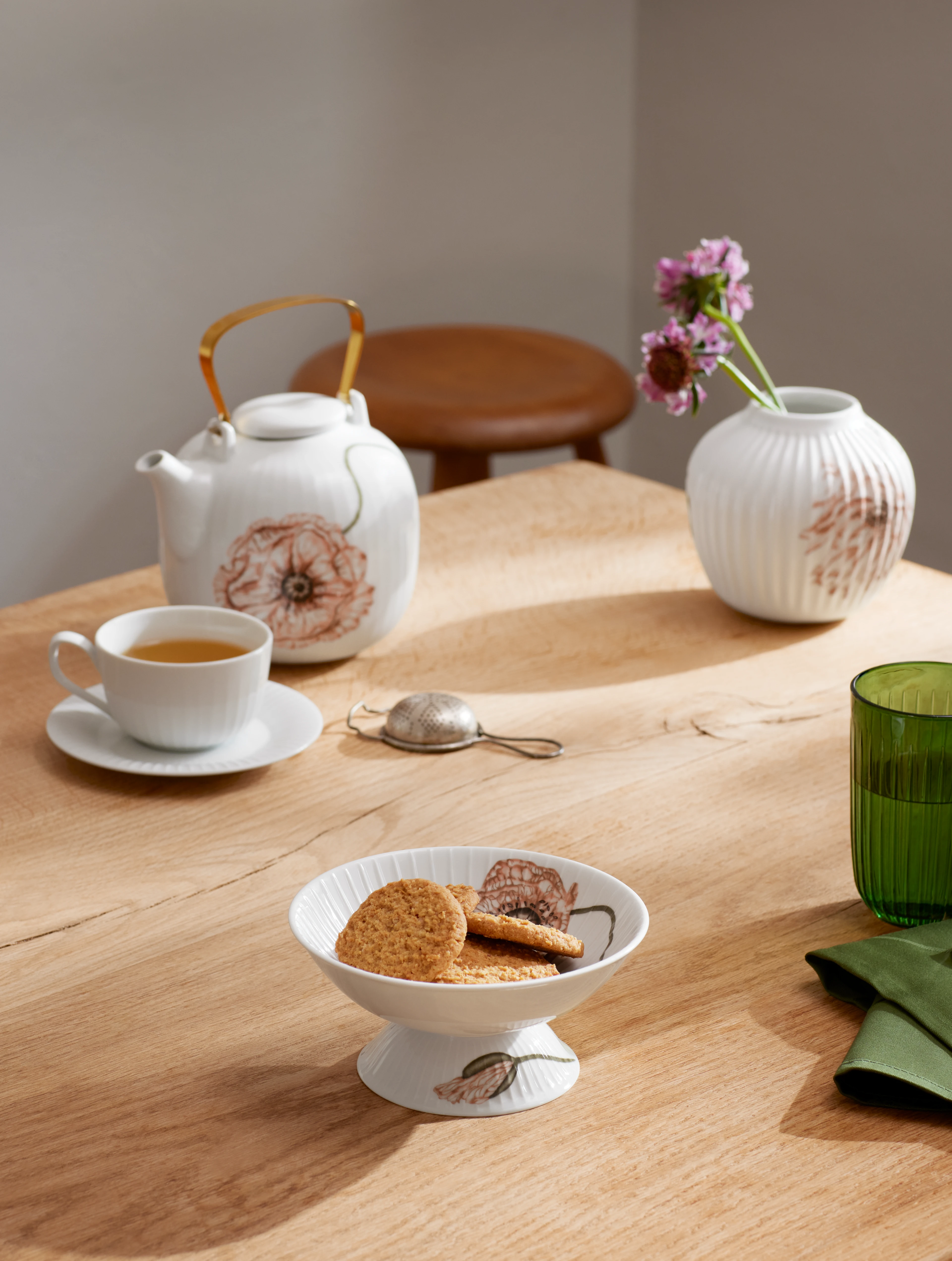 Schale auf Fuß Ø16 cm von Kähler in der Farbe Weiss mit Dekoration, hergestellt aus Keramik