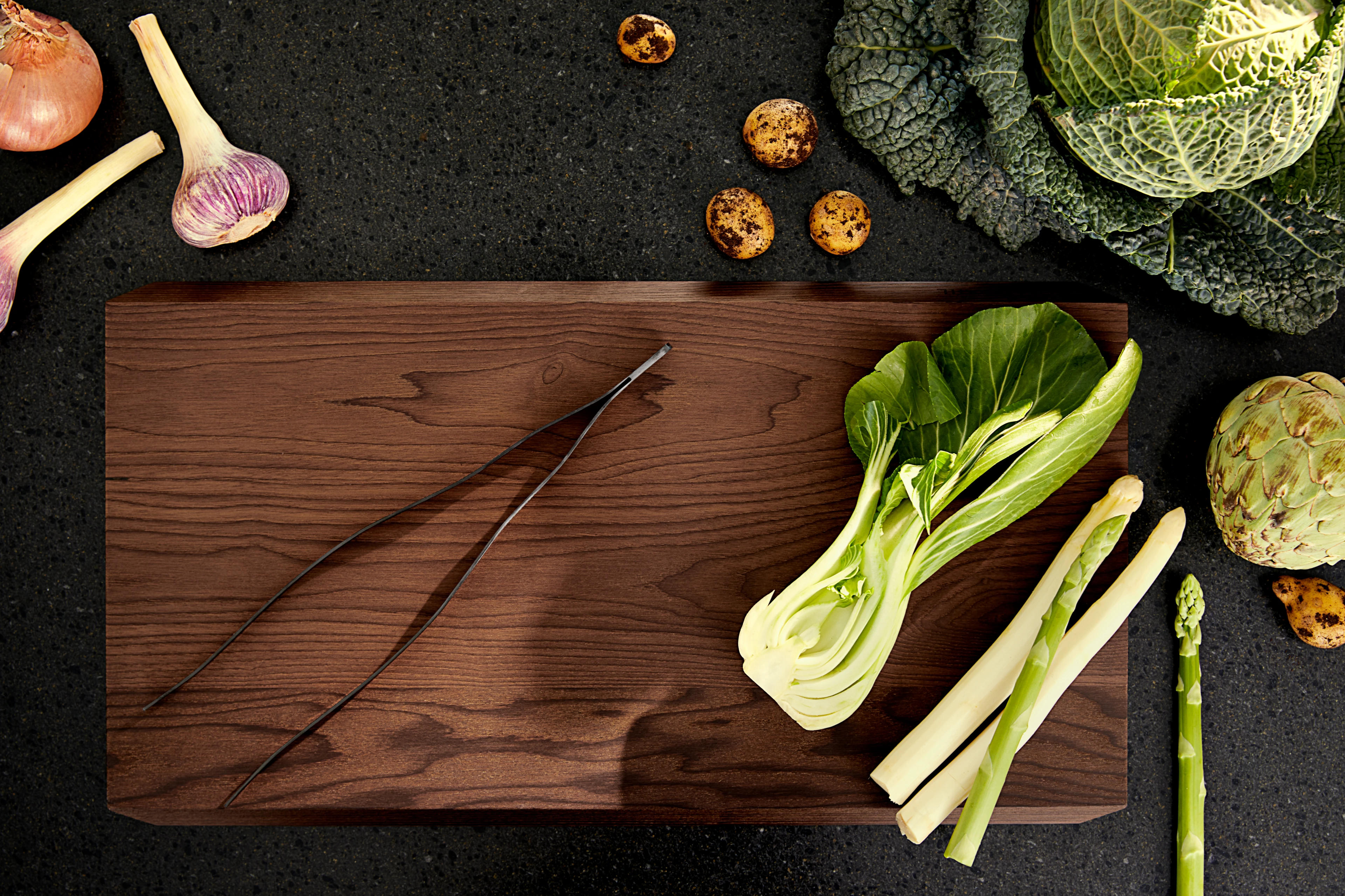 Kitchen tongs from Rosendahl in Gun metallic color, made of Metal