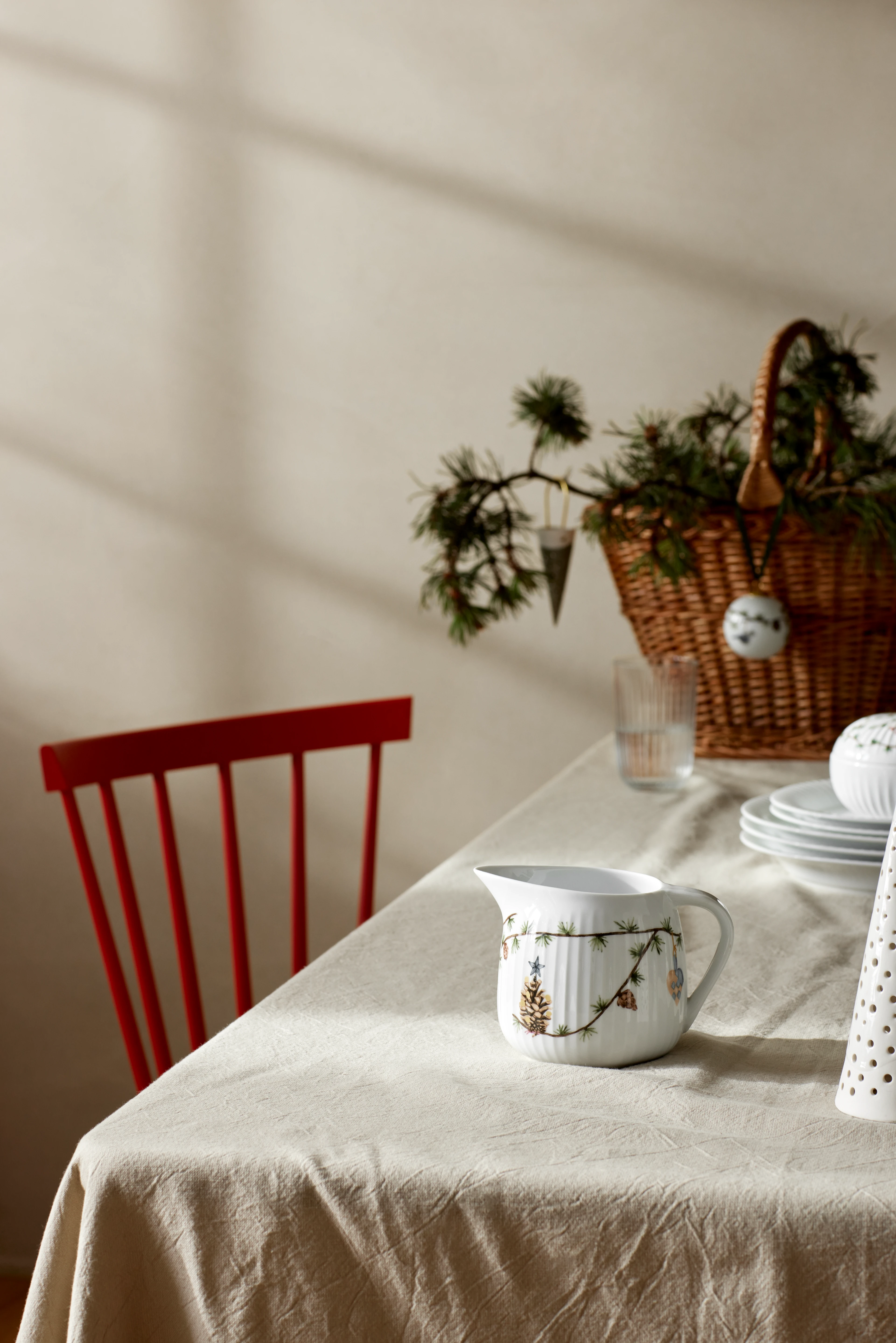 Sauce boat 66 cl from Kähler  in White w. deco color, made of Ceramics