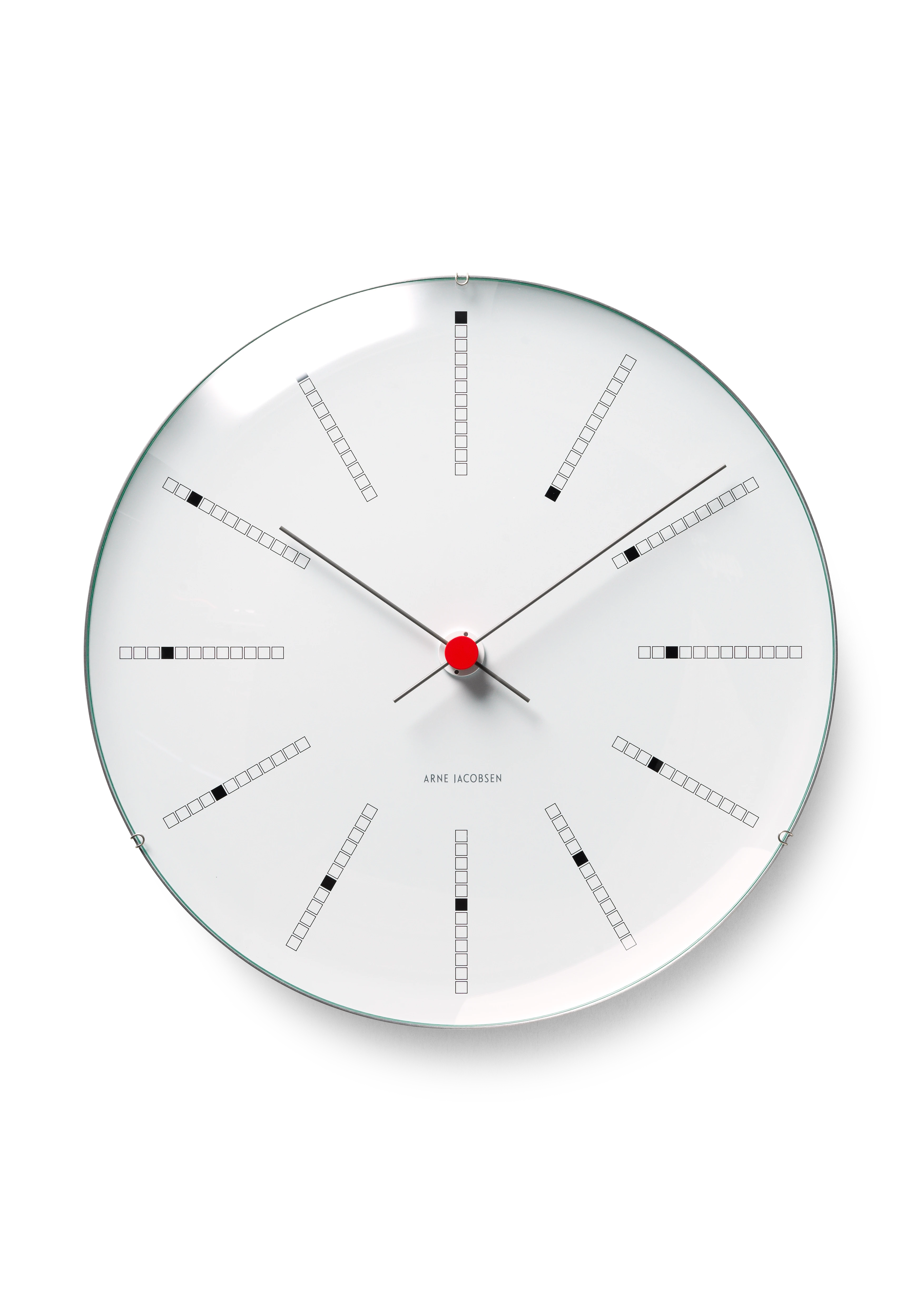 Väggur Ø29 cm från Arne Jacobsen i färgen Vit/Svart/Röd, tillverkad av Metall