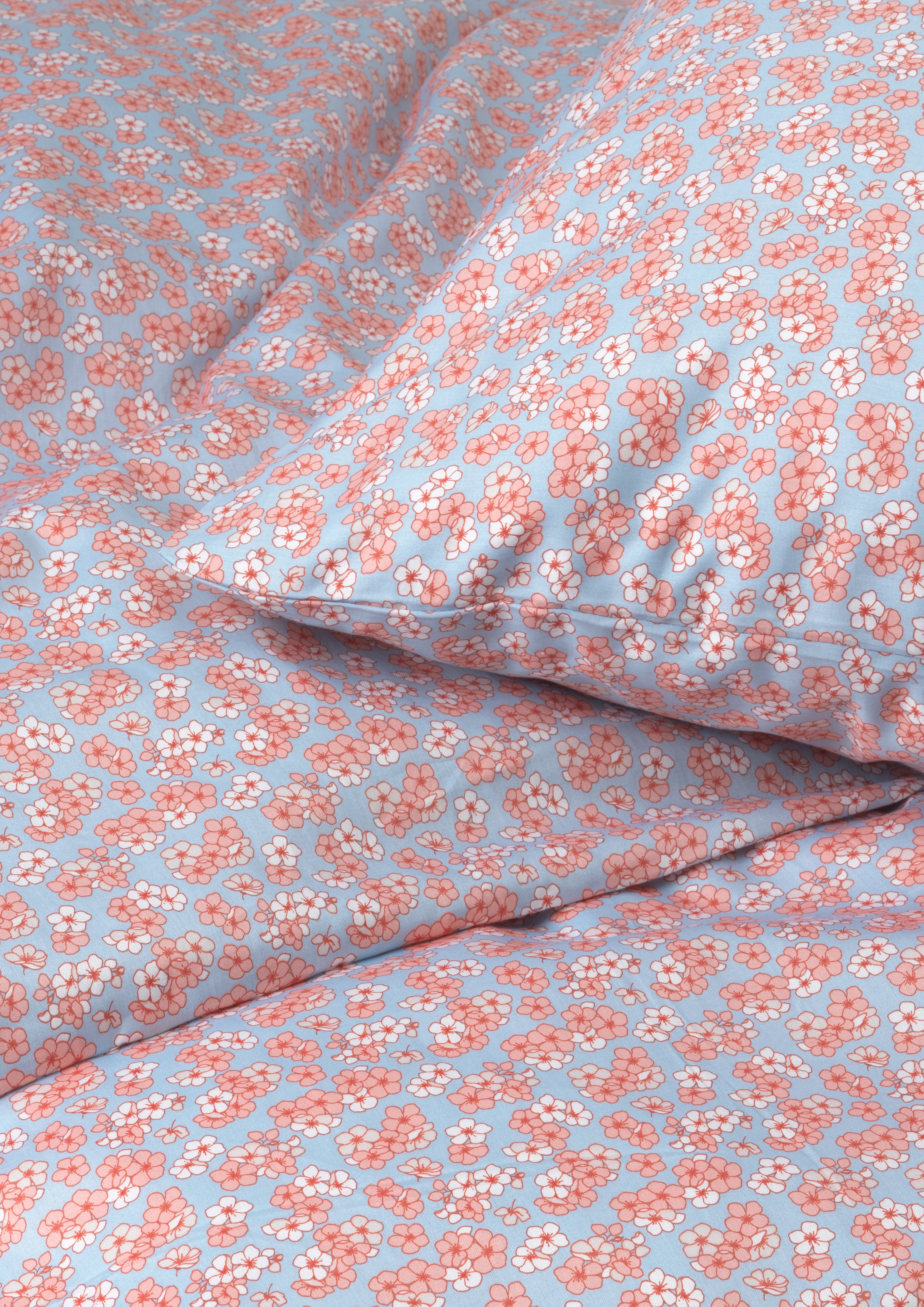 Bed linen 140x200 cm from JUNA in Light blue/Rose color, made of Cotton sateen