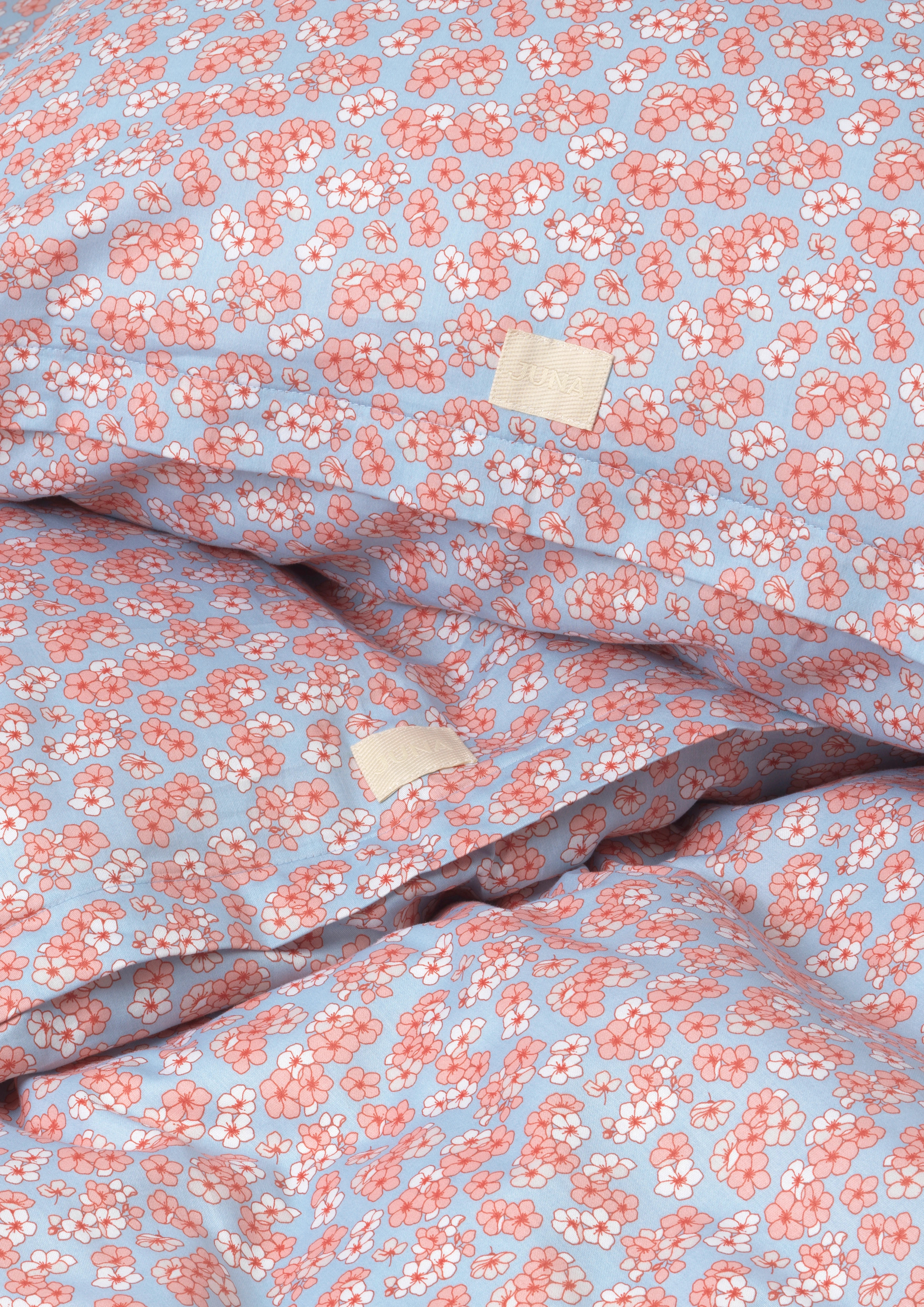 Bettwäsche 140x200 cm von JUNA in der Farbe Hellblau/Rose, hergestellt aus Bauwolle Satin