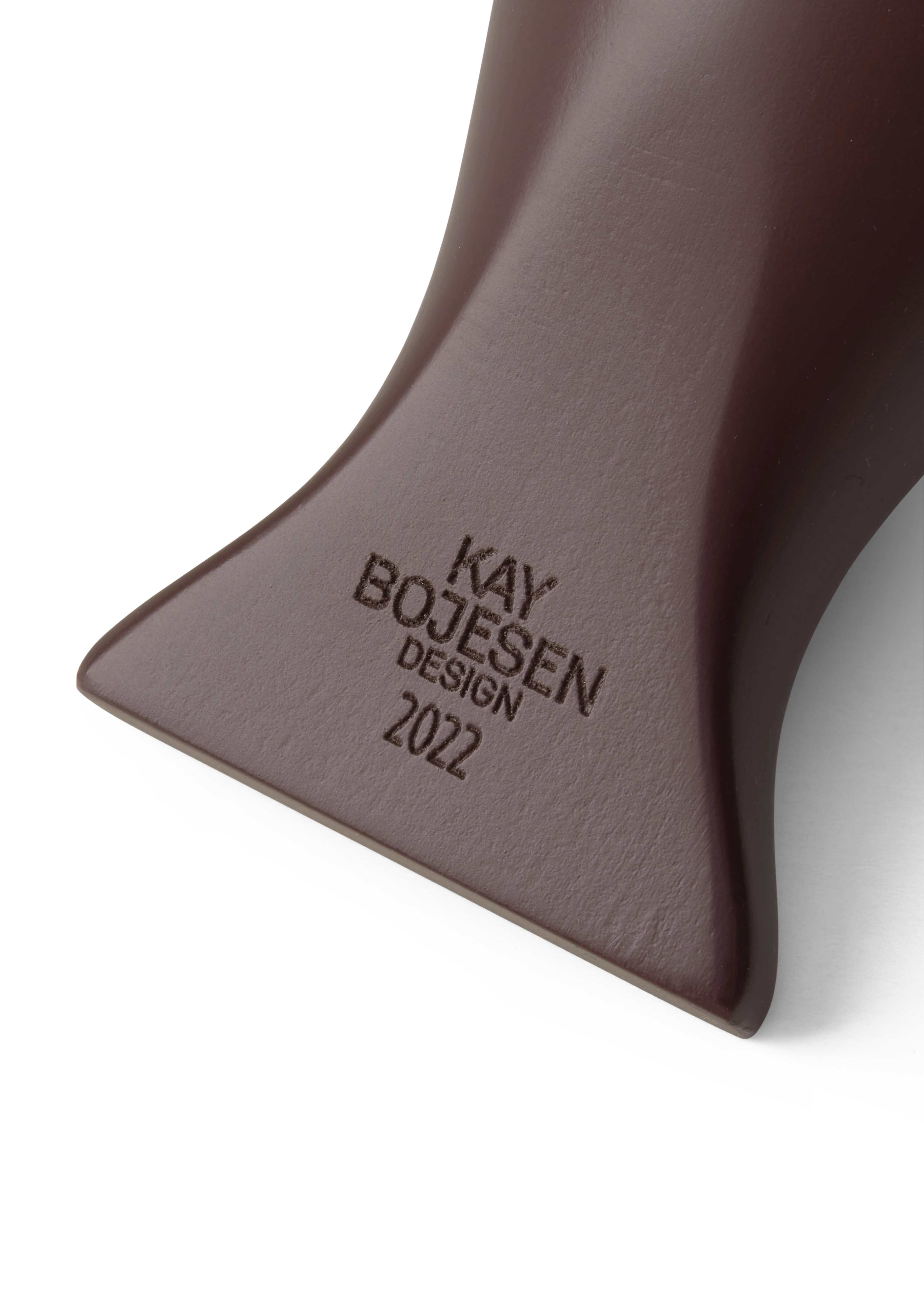 Poppy Year Bird 2022 H12.5 cm from Kay Bojesen in Burgundy color, made of Wood