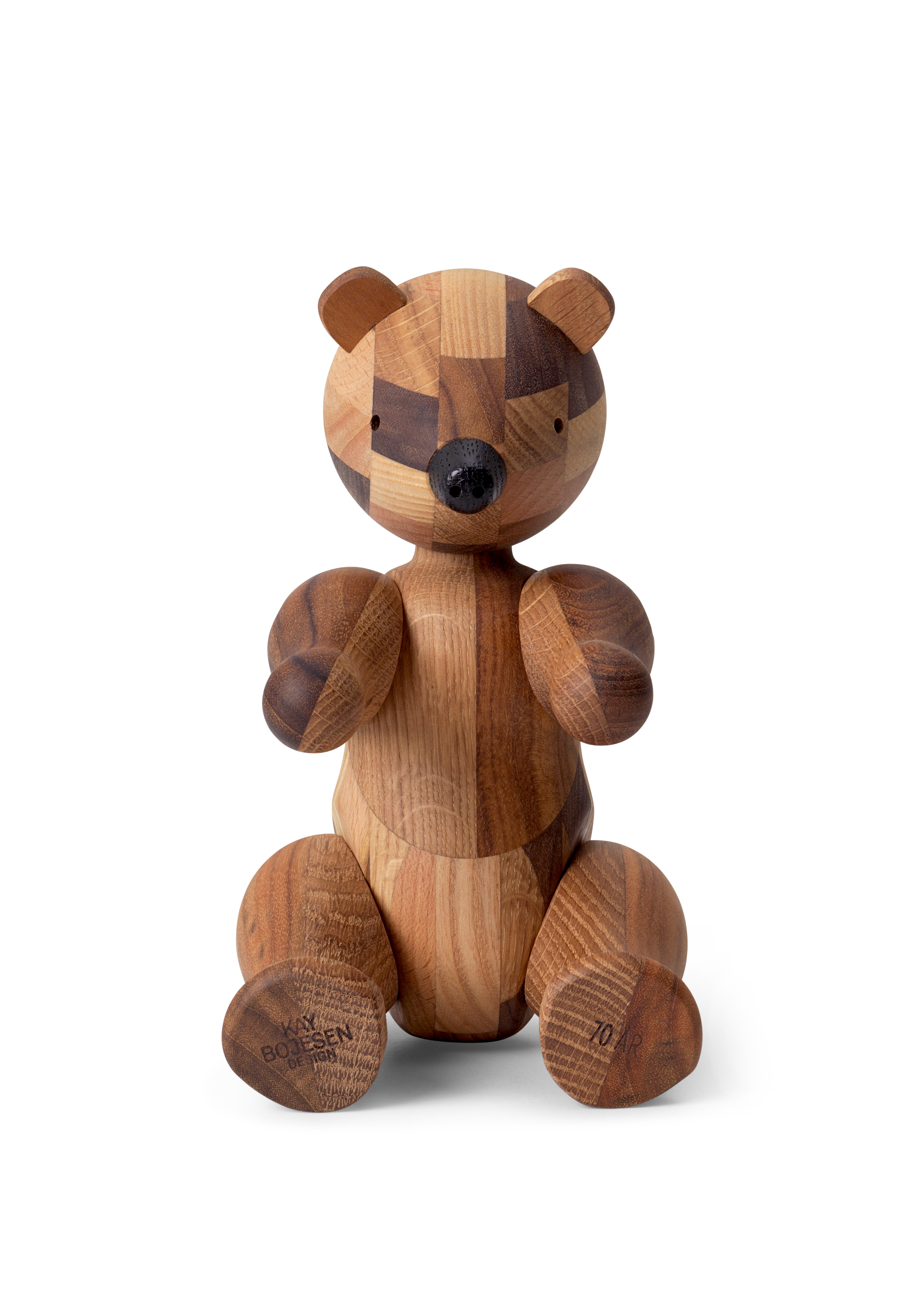 Reworked Anniversary Björn medium från Kay Bojesen i färgen Mixed wood, tillverkad av Trä