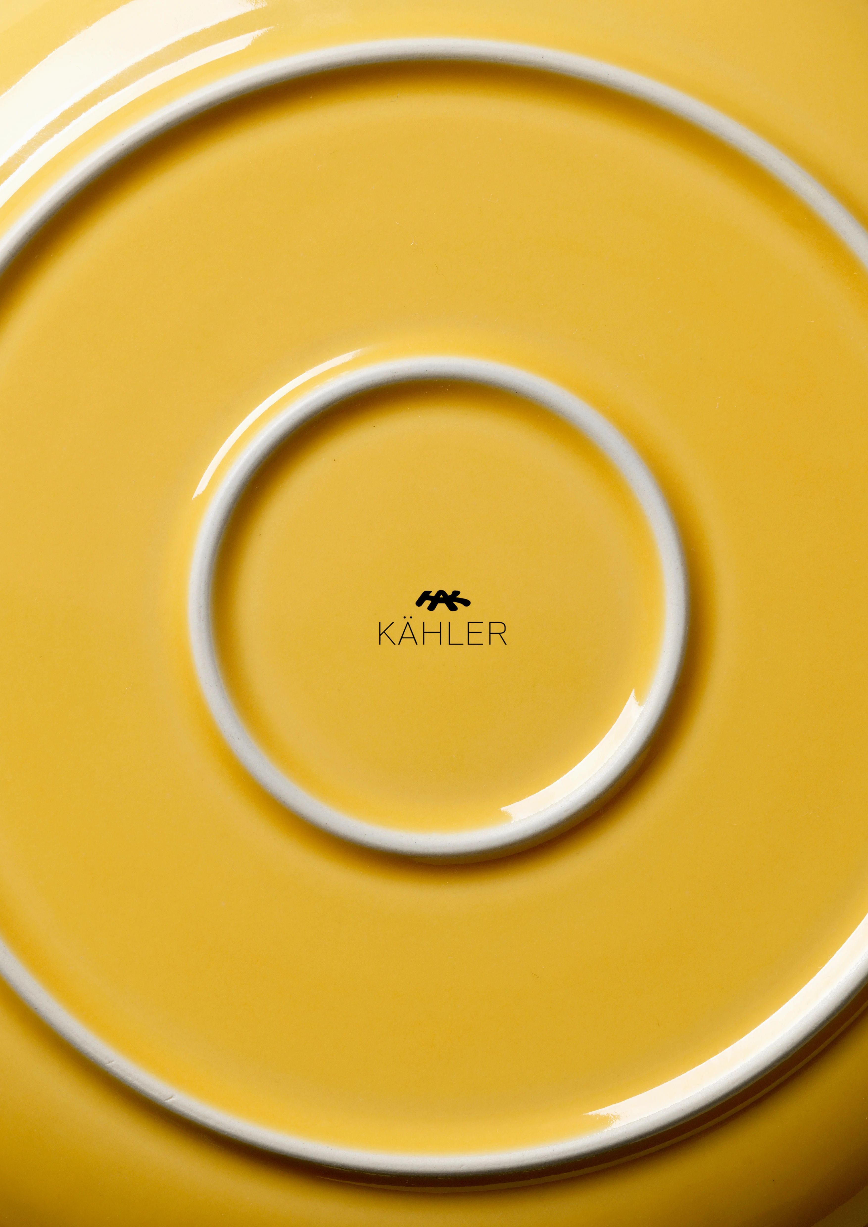 Tallerken Ø27 cm fra Kähler i fargen Saffron yellow, laget av Keramikk