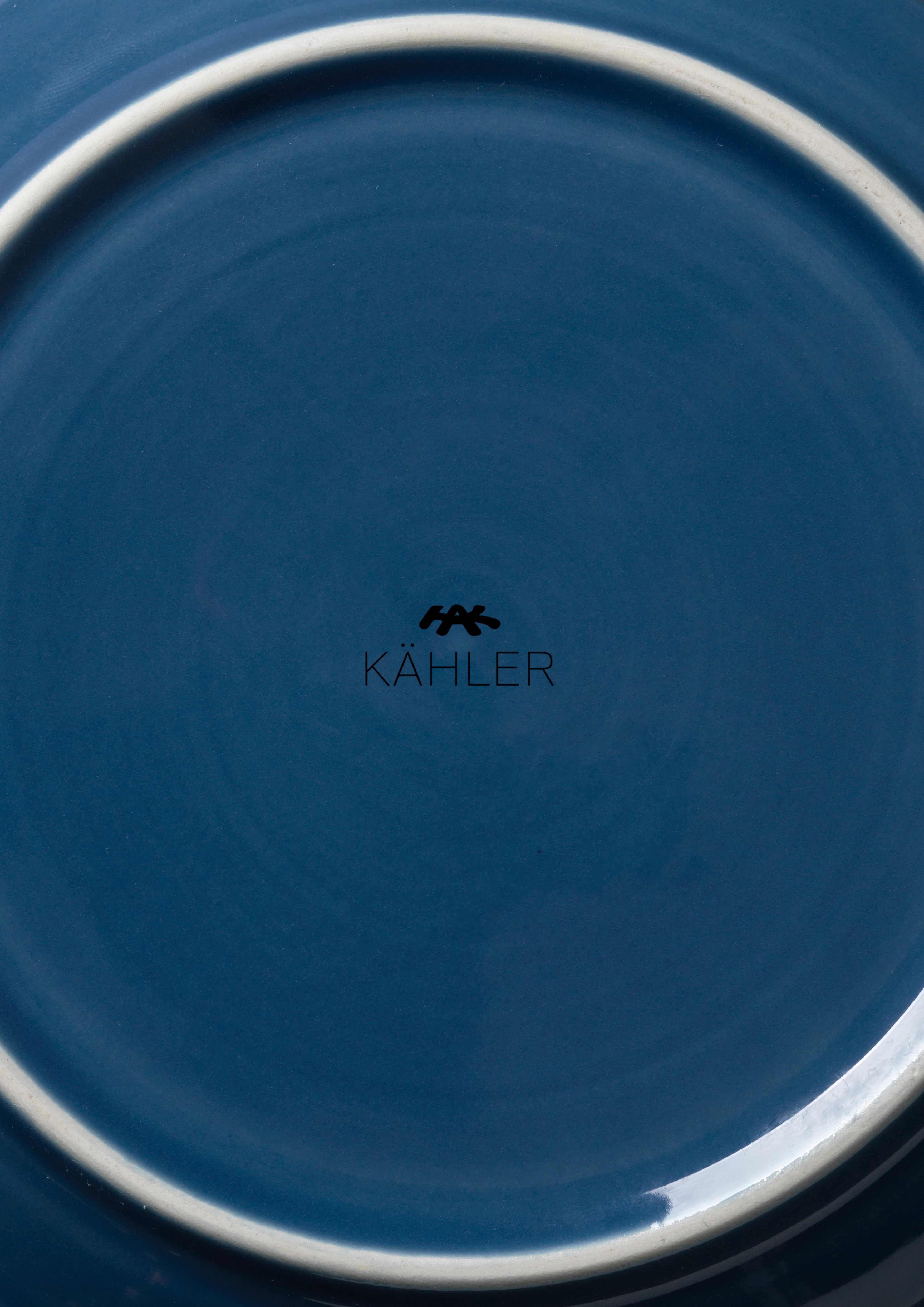 Tallrik Ø19 cm från Kähler i färgen Berry blue, tillverkad av Keramik