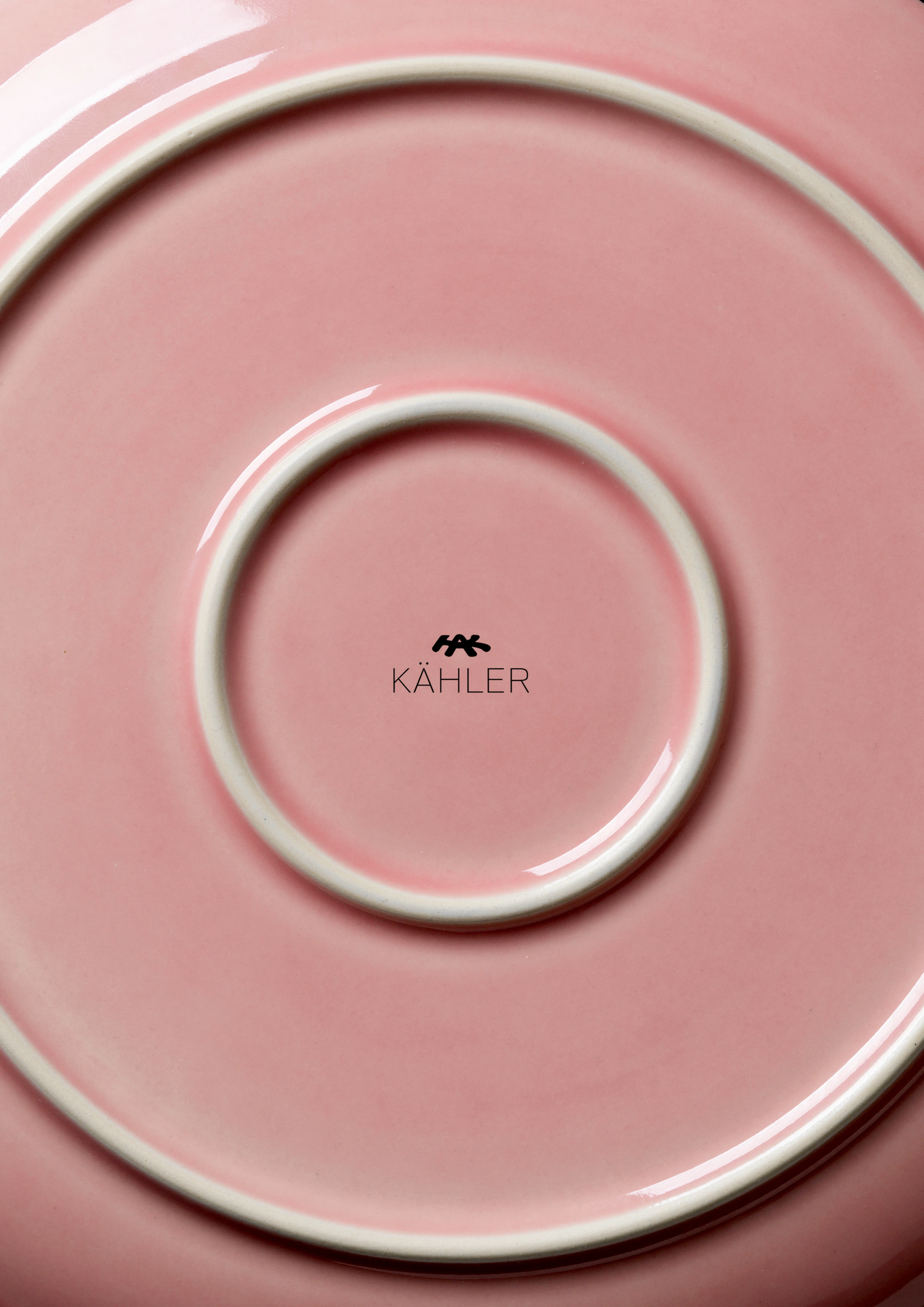 Tallrik Ø27 cm från Kähler i färgen Apple rose, tillverkad av Keramik