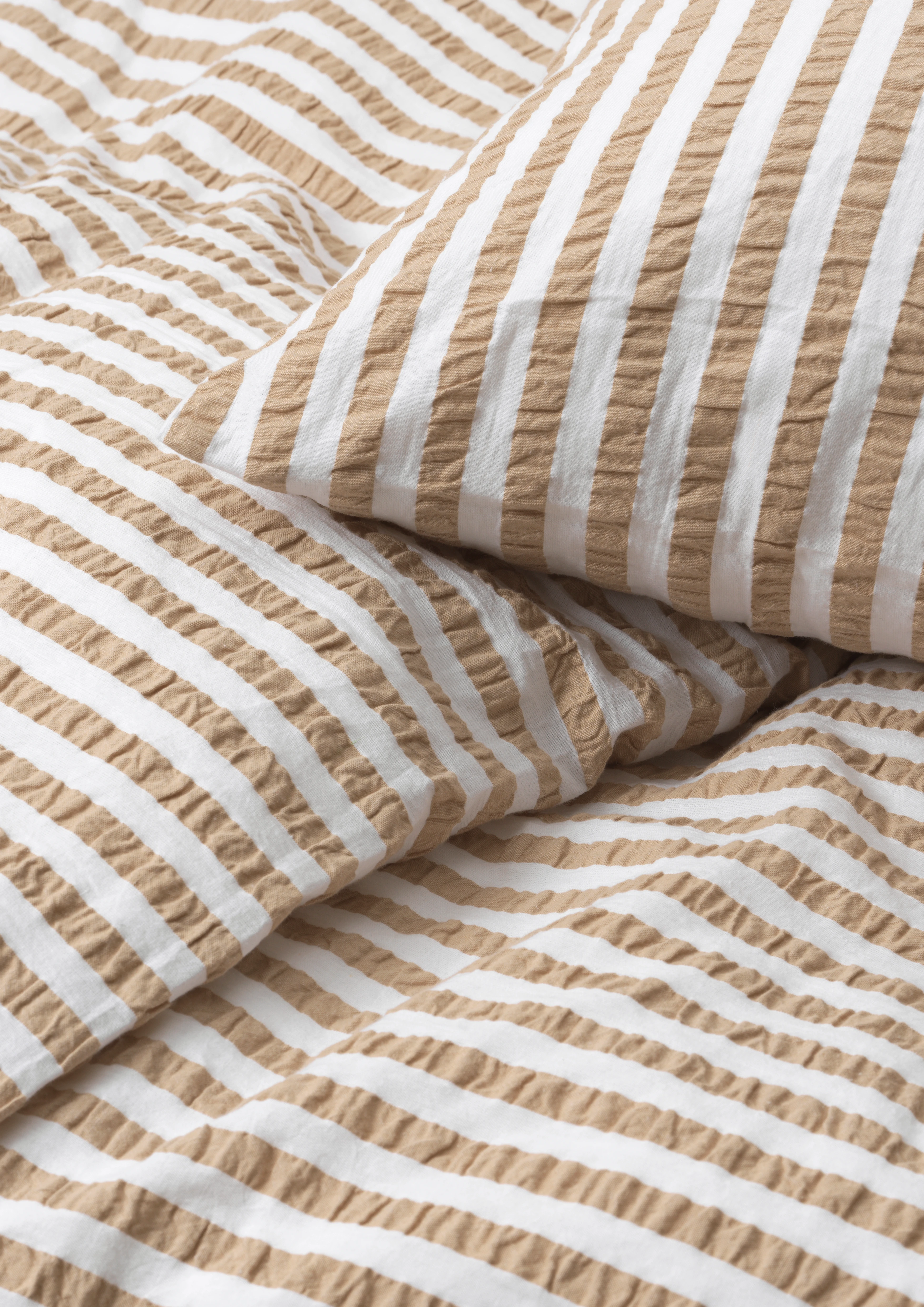 Bed linen 150x210 cm from JUNA in Sand/White color, made of Cotton