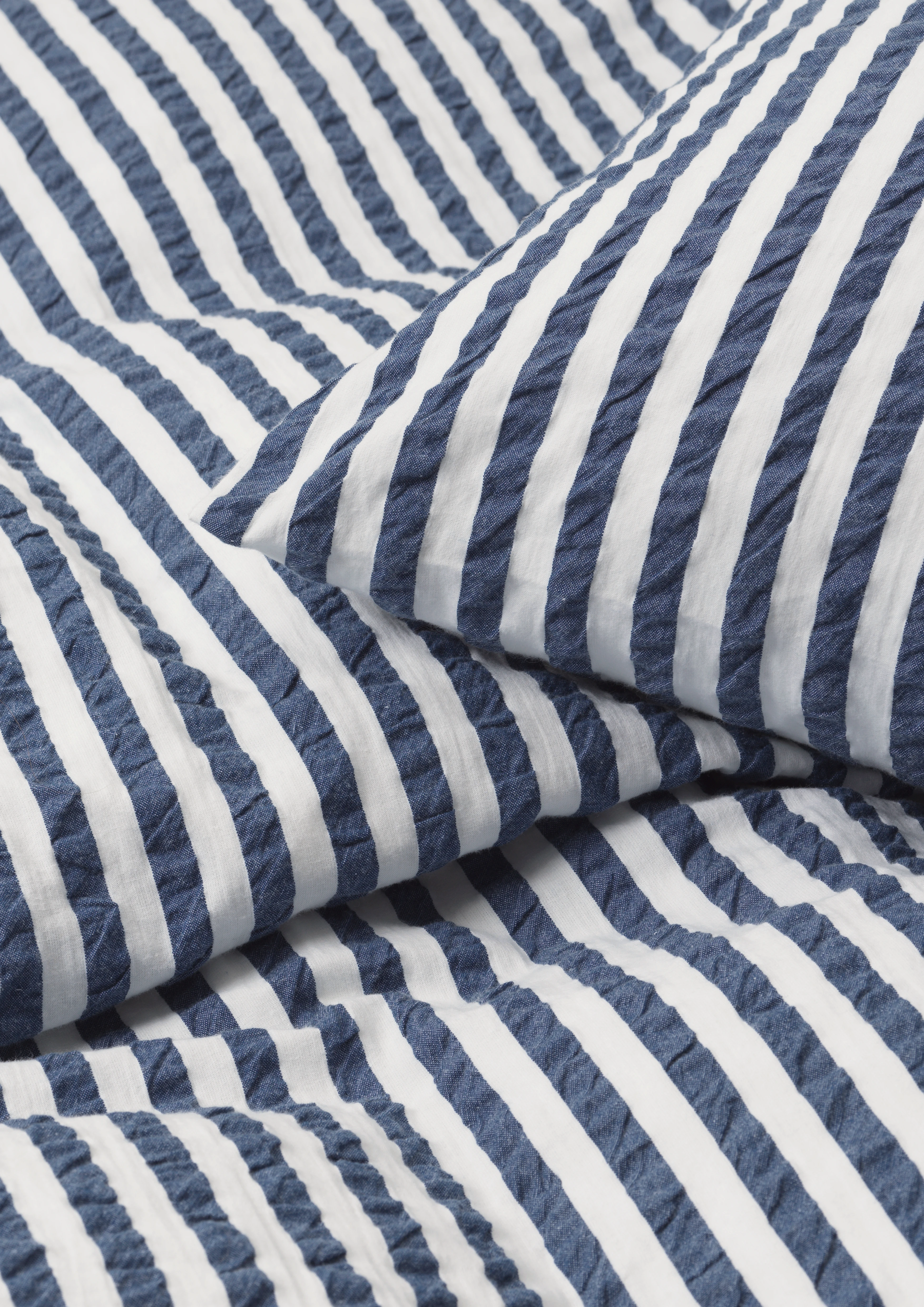 Bed linen 220x220 cm from JUNA in Dark blue/White color, made of Cotton