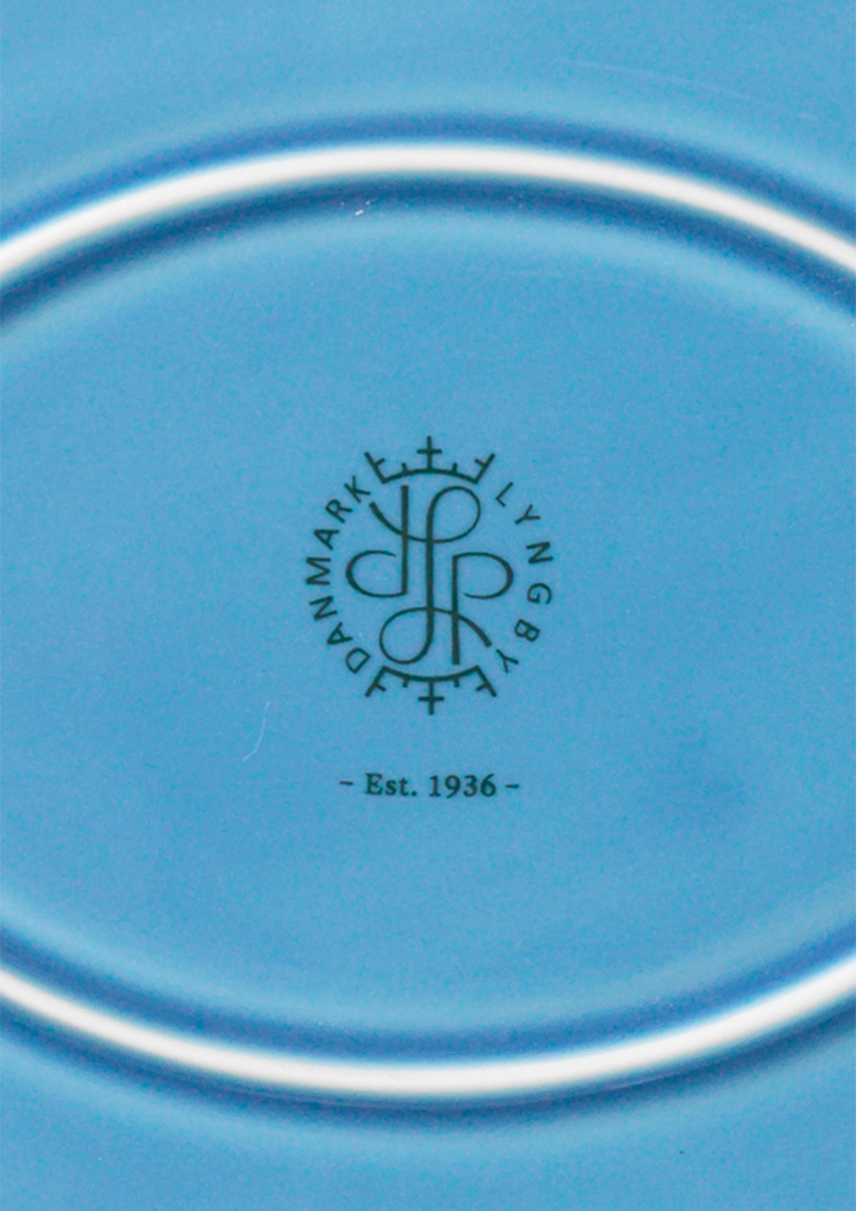 Oval serveringsfat 28.5x21.5 cm från Lyngby Porcelæn i färgen Blå, tillverkad av Keramik