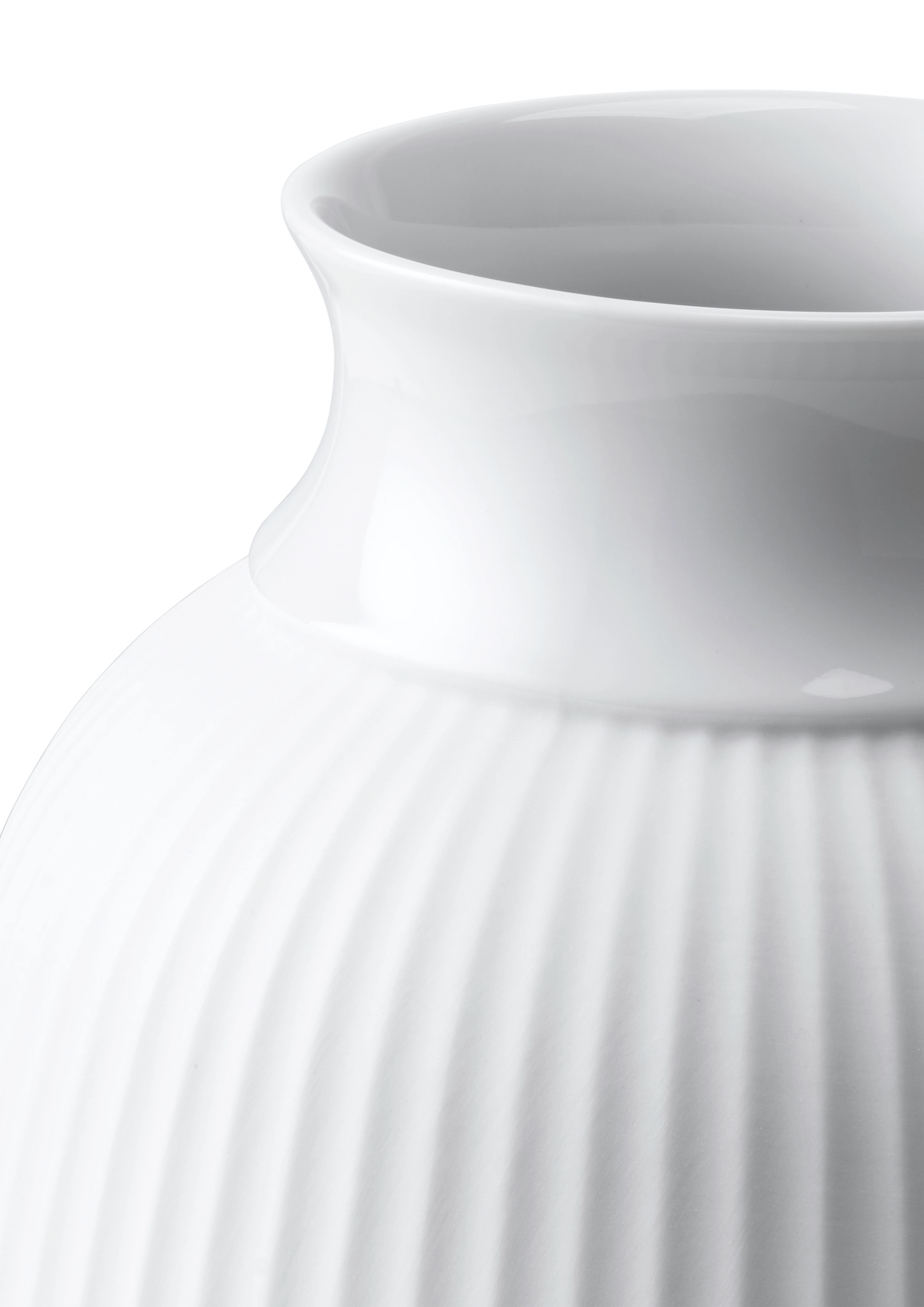 Vase H17.5 cm fra Lyngby Porcelæn i farven Hvid, lavet af Keramik