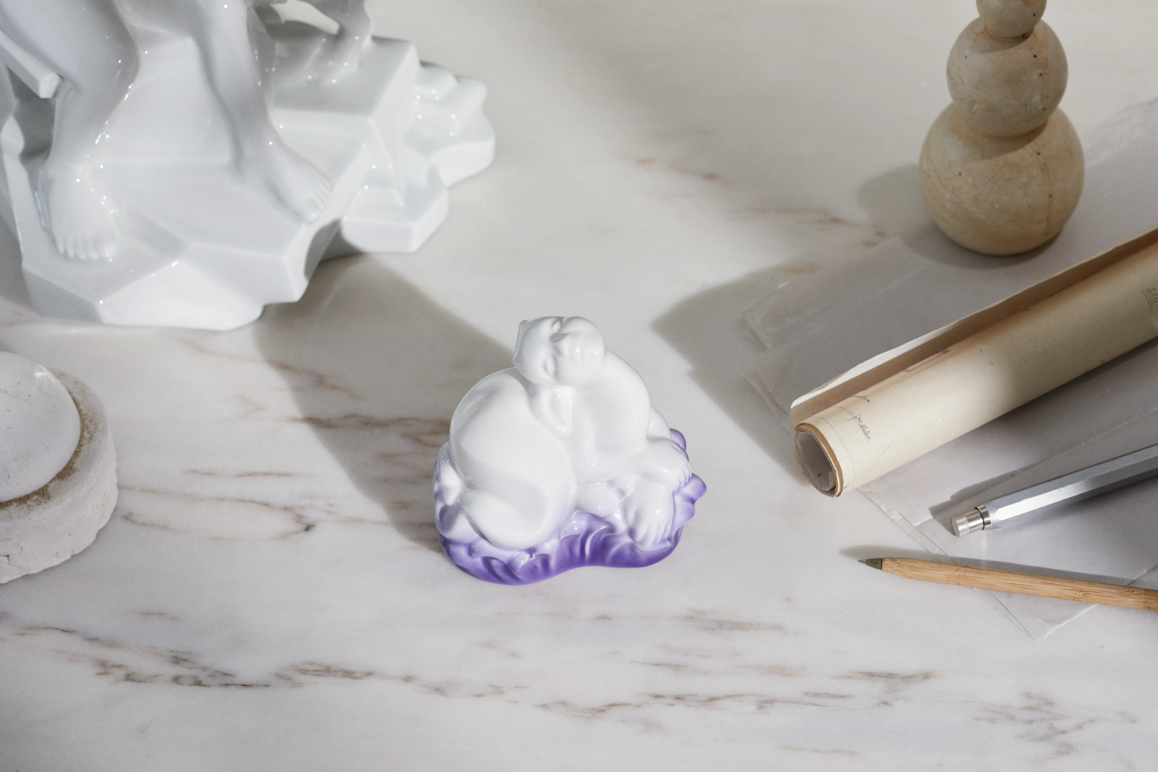 The Quietness from Kähler  in Purple color, made of Ceramics