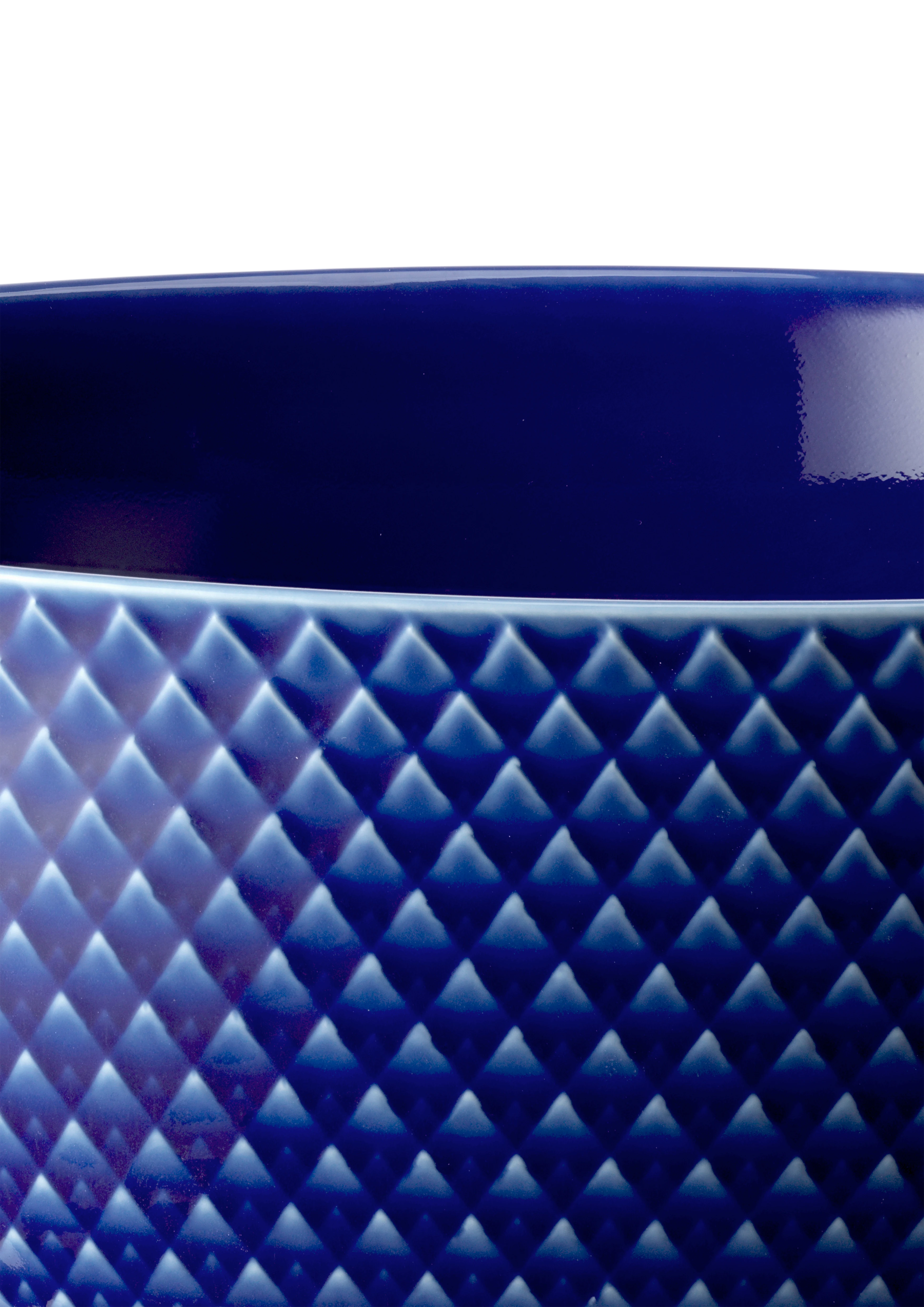 Serveringsskål Ø22 cm fra Lyngby Porcelæn i fargen Mørk blå, laget av Keramikk