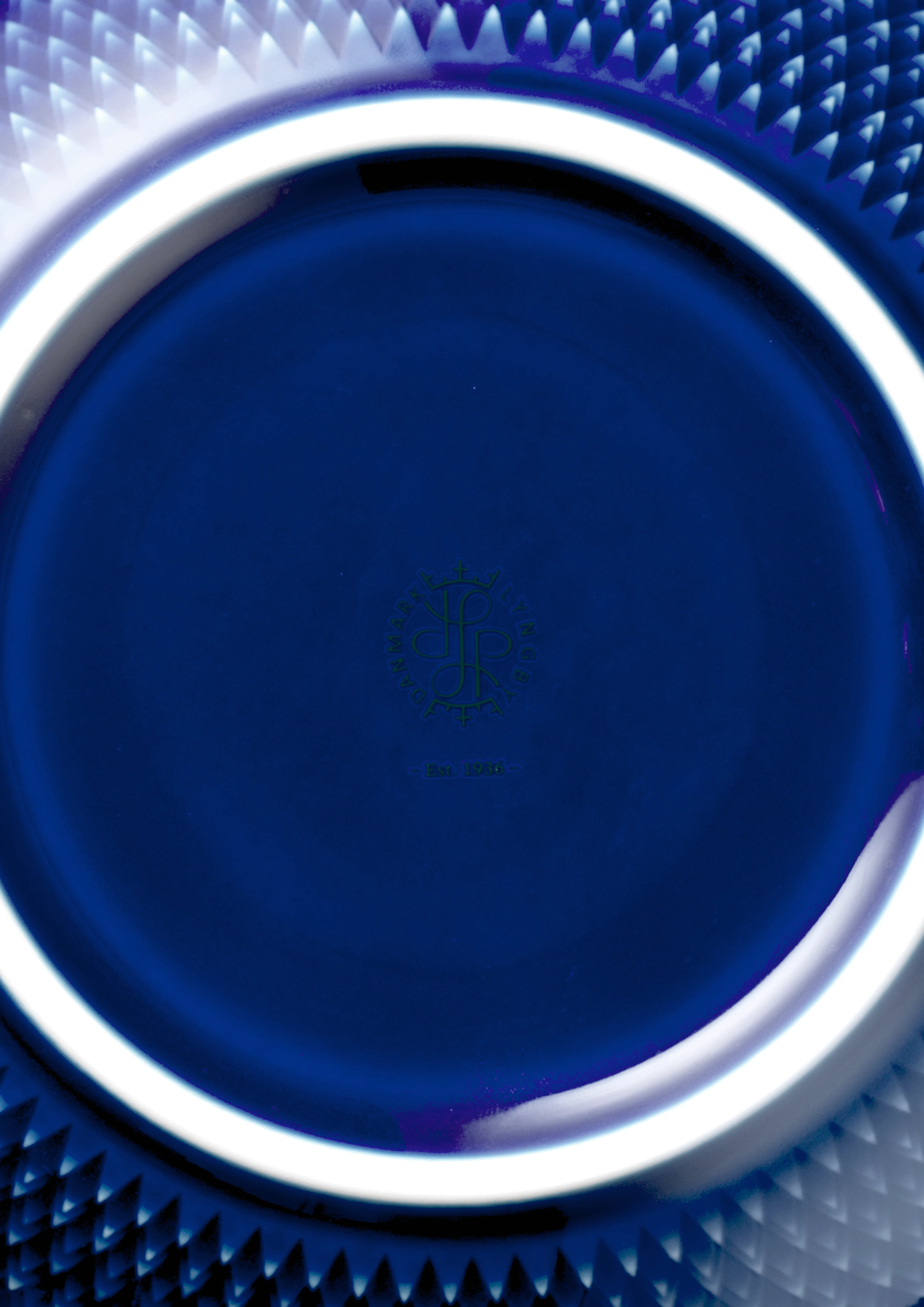 Serving bowl Ø22 cm from Lyngby Porcelæn in Dark blue color, made of Ceramics