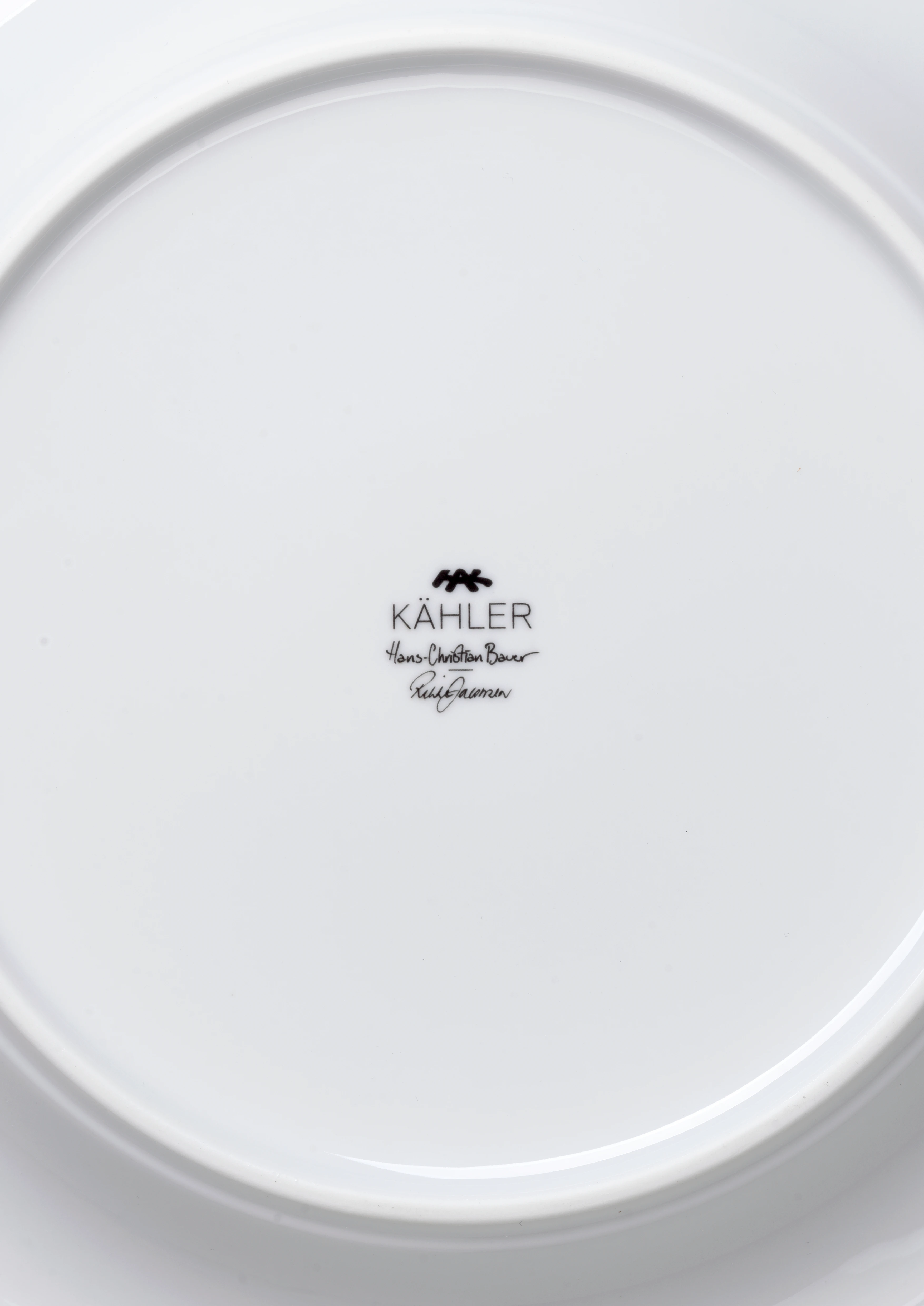 Teller Ø27 cm von Kähler in der Farbe Weiss mit Dekoration, hergestellt aus Keramik