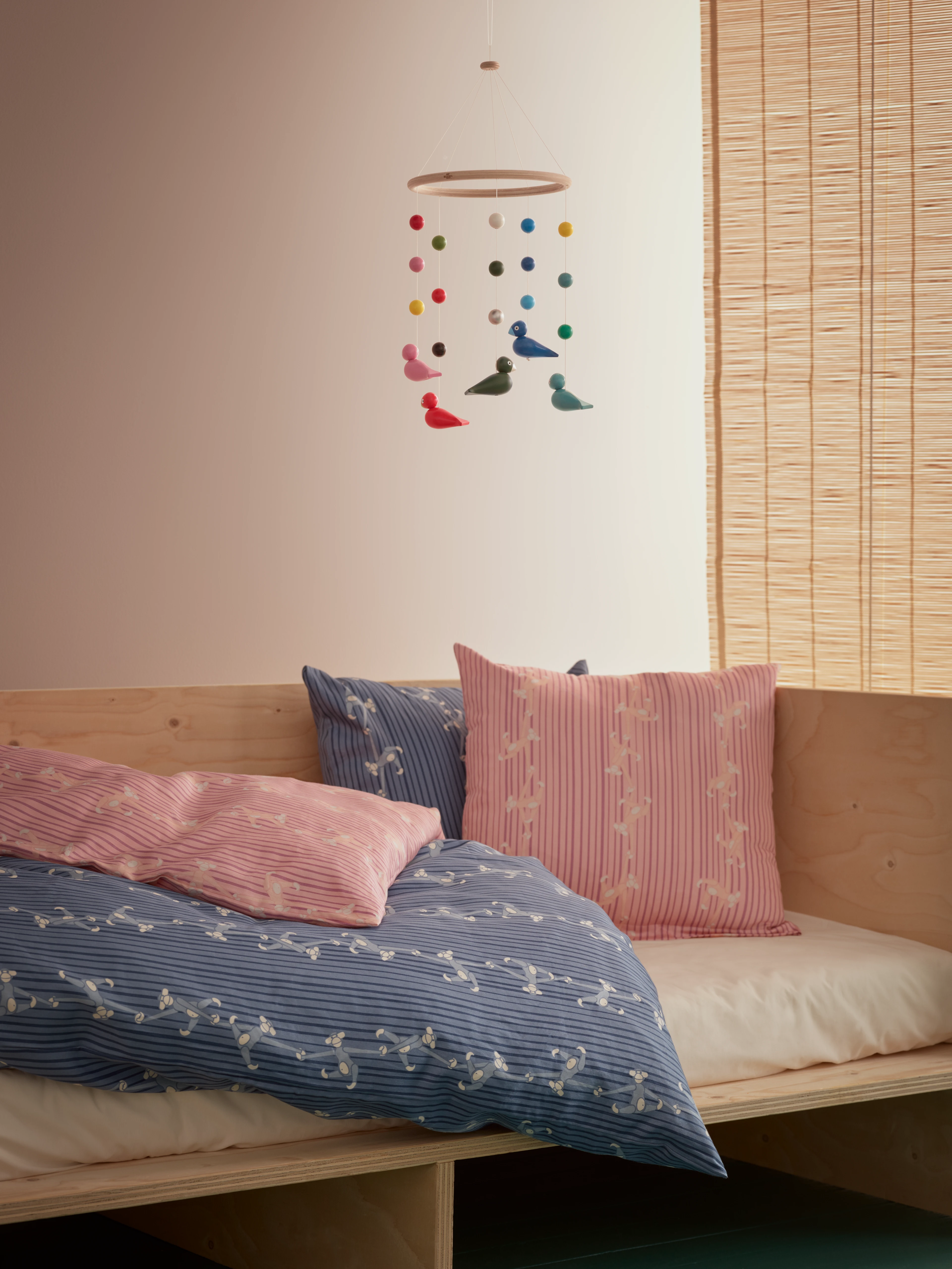 Bed linen Monkey junior 100x140cm DK from Kay Bojesen in Rose color, made of Cotton sateen